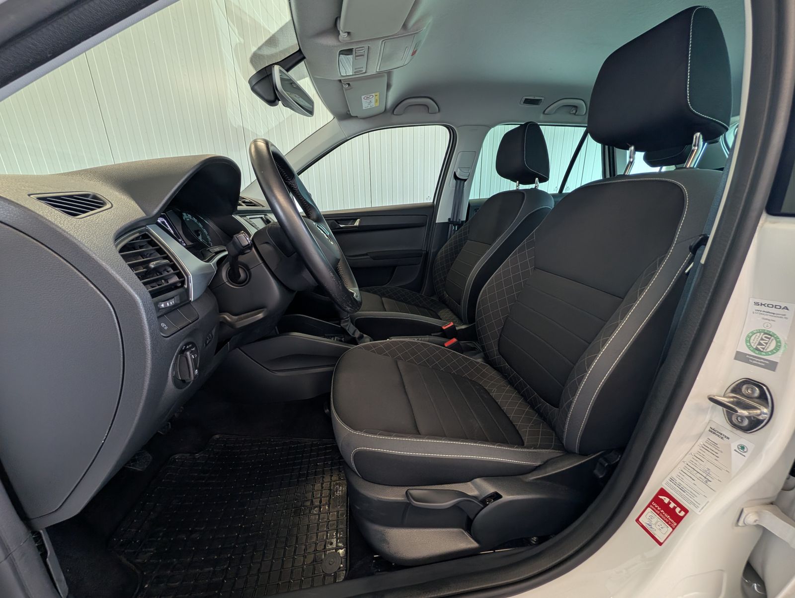 Fahrzeugabbildung SKODA Fabia Combi 1.0 TSI Ambition NAV SHZ Full-Link PDC VLB