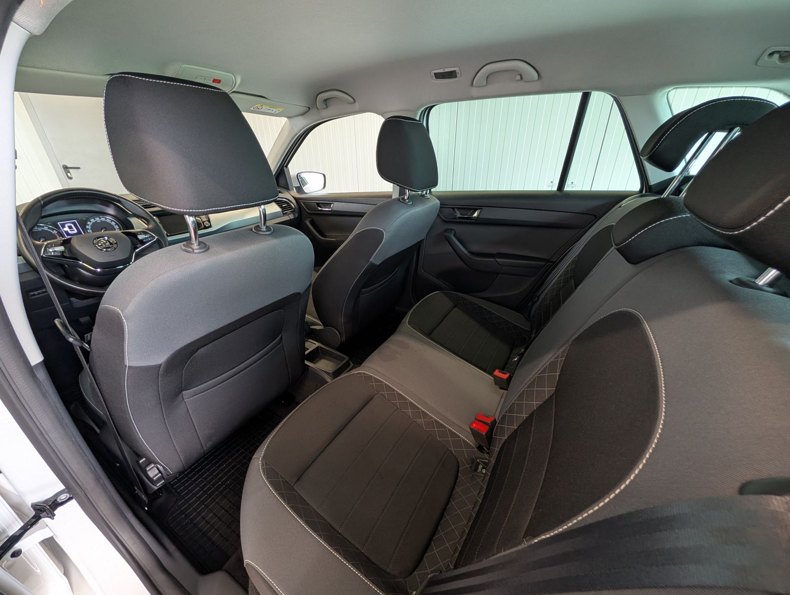 Fahrzeugabbildung SKODA Fabia Combi 1.0 TSI Ambition NAV SHZ Full-Link PDC VLB
