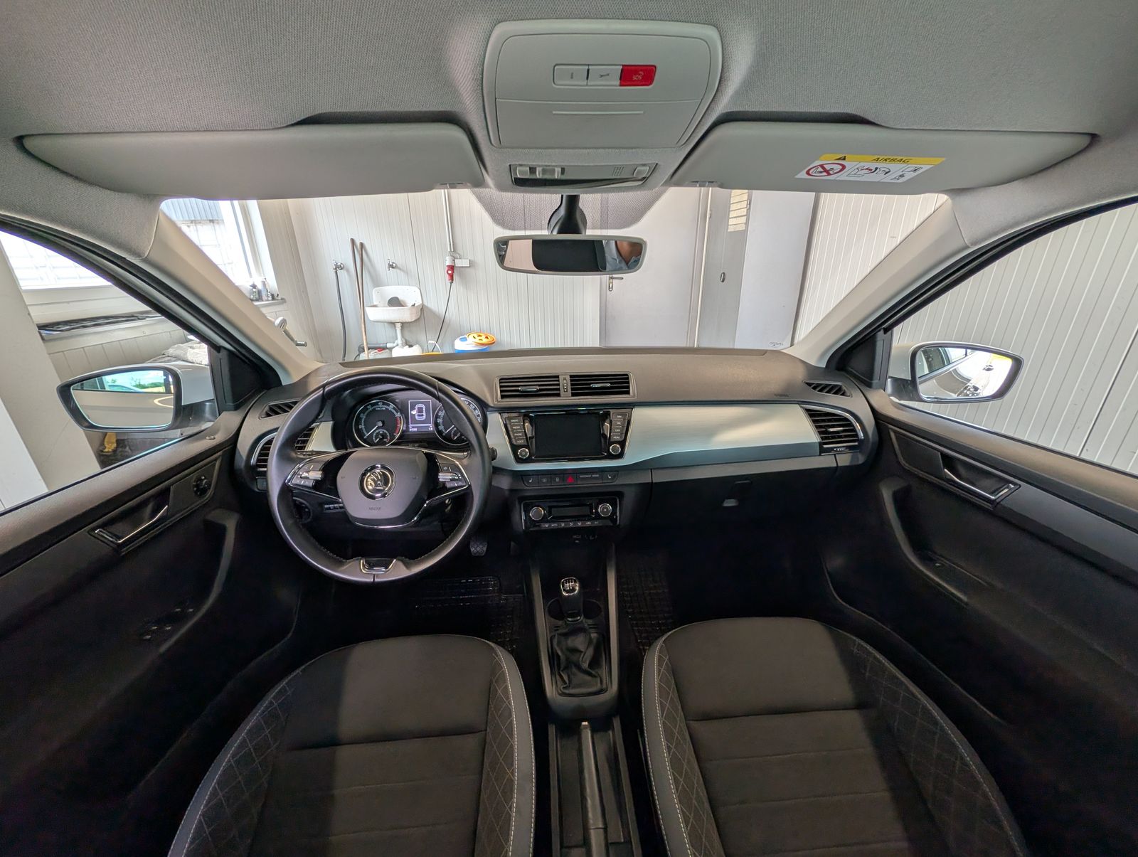 Fahrzeugabbildung SKODA Fabia Combi 1.0 TSI Ambition NAV SHZ Full-Link PDC VLB