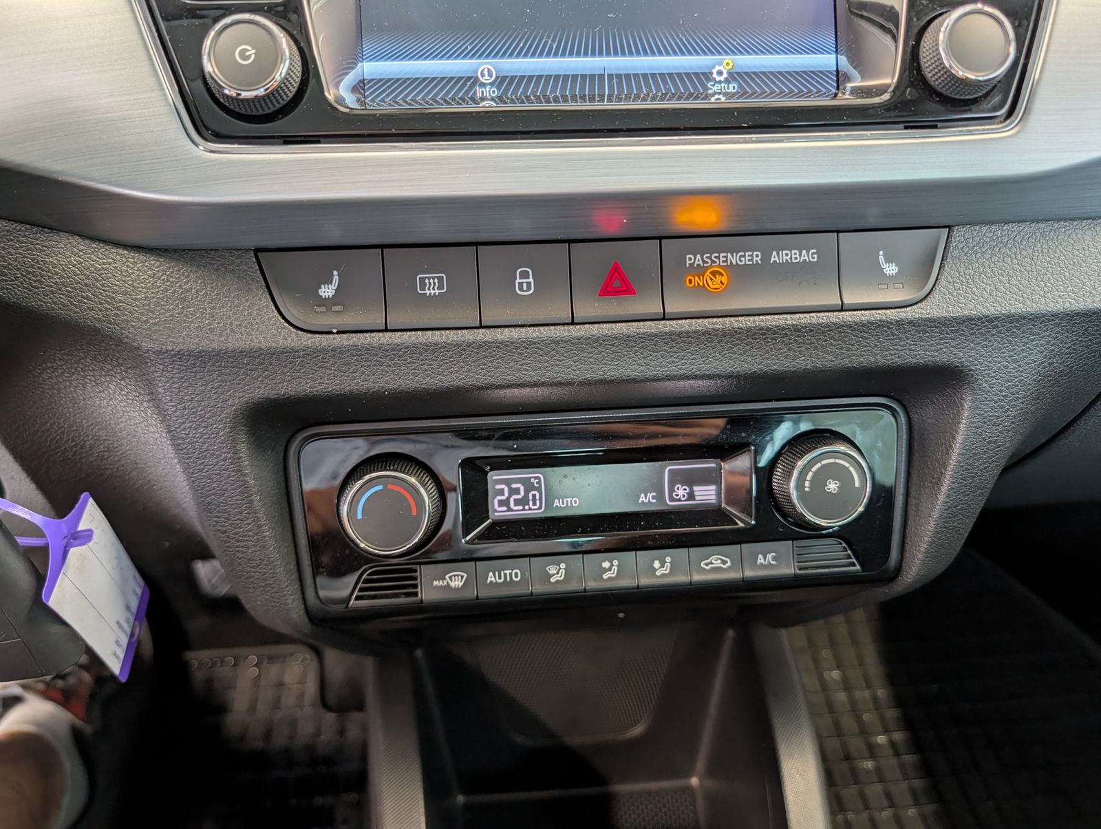 Fahrzeugabbildung SKODA Fabia Combi 1.0 TSI Ambition NAV SHZ Full-Link PDC VLB