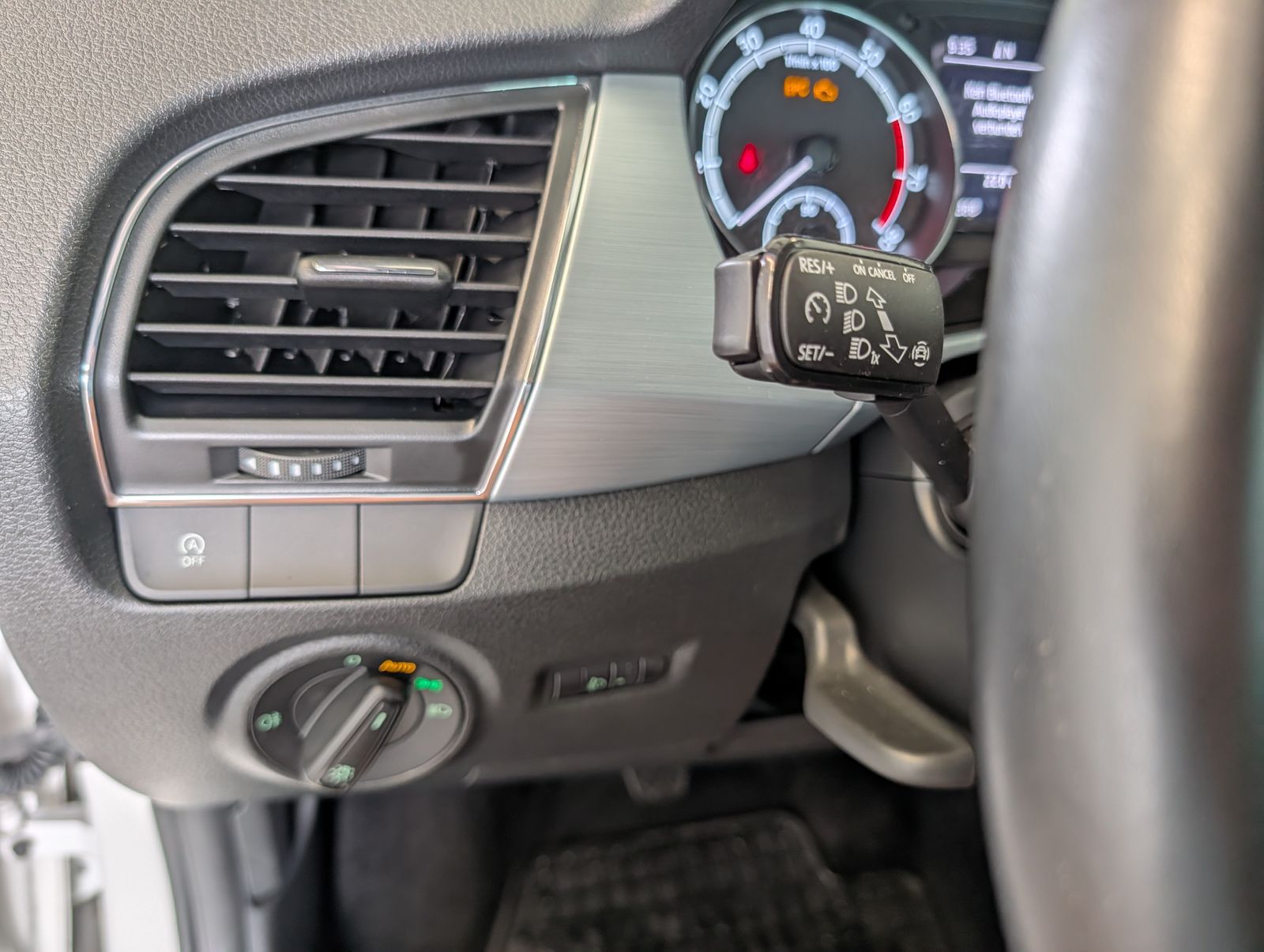 Fahrzeugabbildung SKODA Fabia Combi 1.0 TSI Ambition NAV SHZ Full-Link PDC VLB
