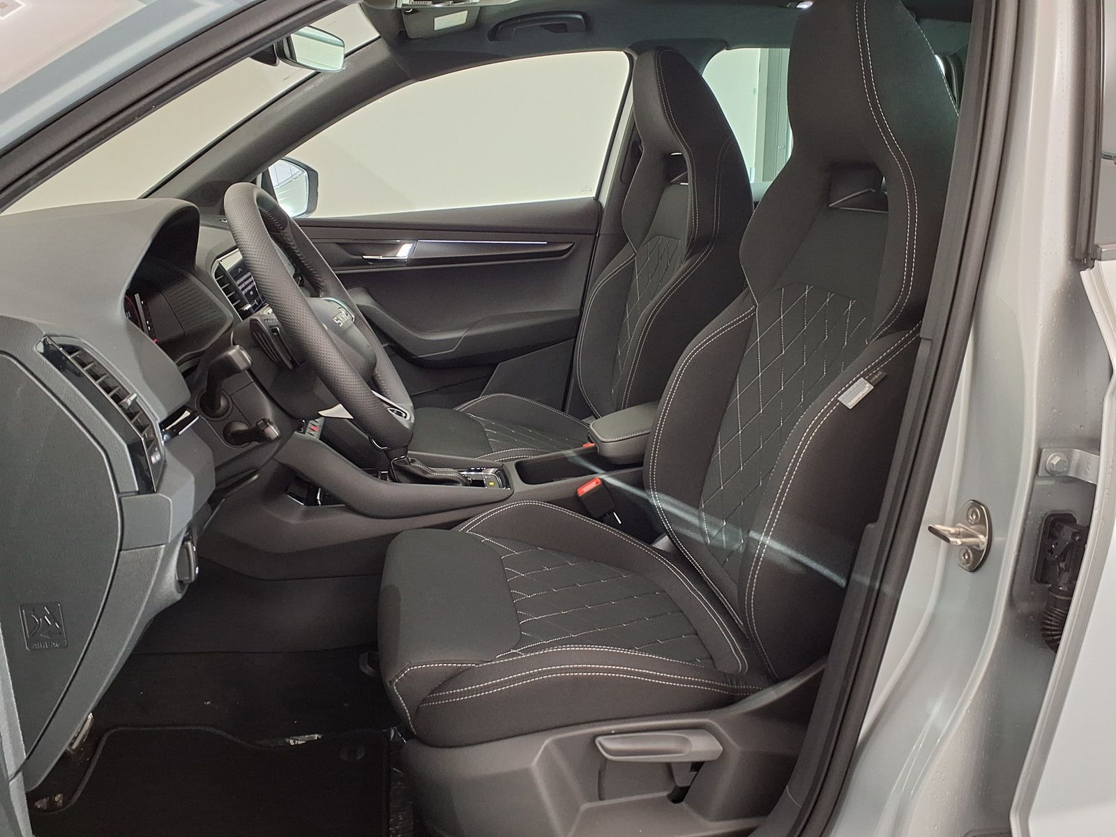 Fahrzeugabbildung SKODA Karoq Sportline 1.5 TSI 7-Gang-DSG Automatik