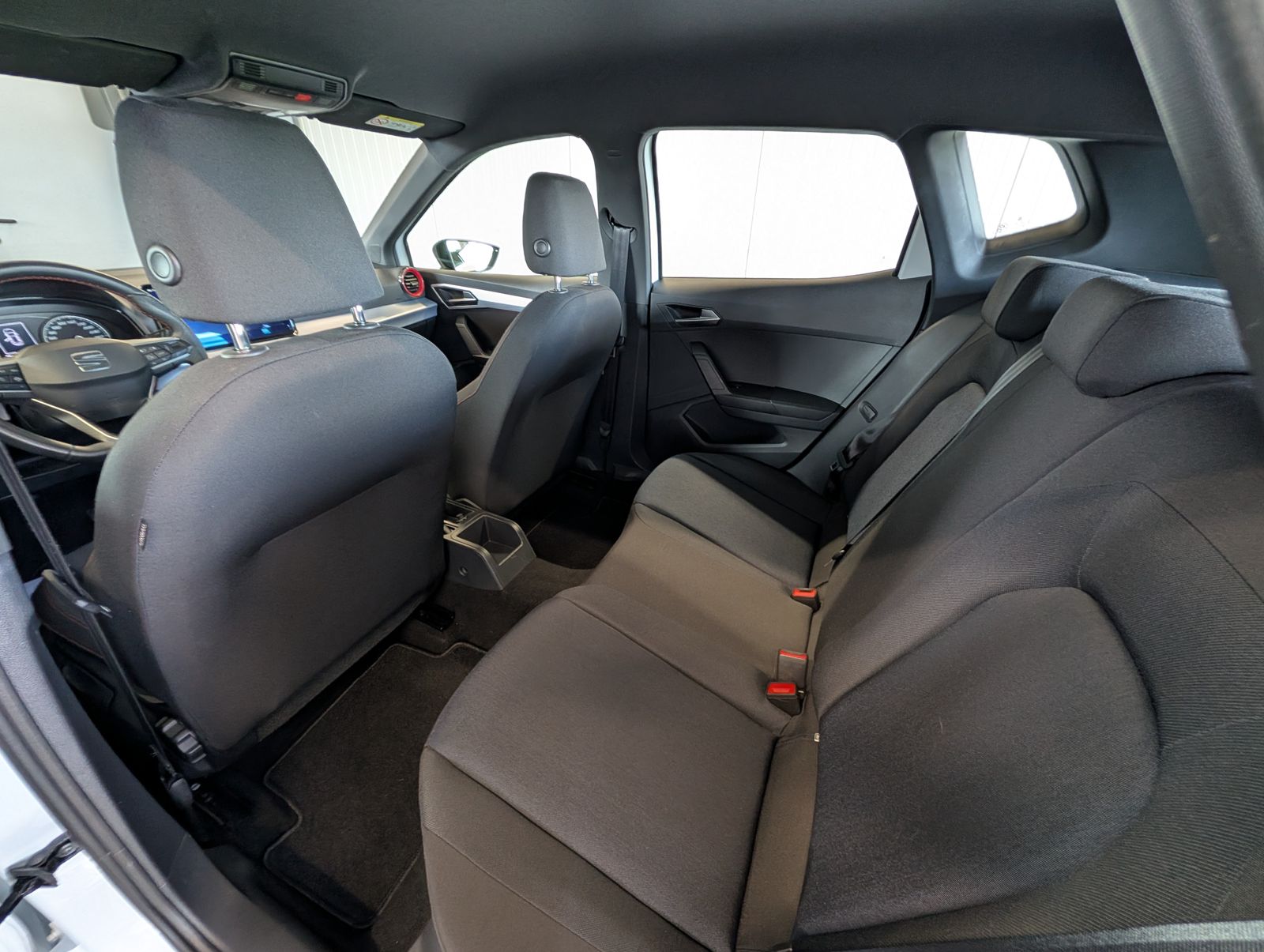 Fahrzeugabbildung SEAT Arona 1.5 TSI FR DSG AHK NAV PLA LED SHZ Full Link VLB
