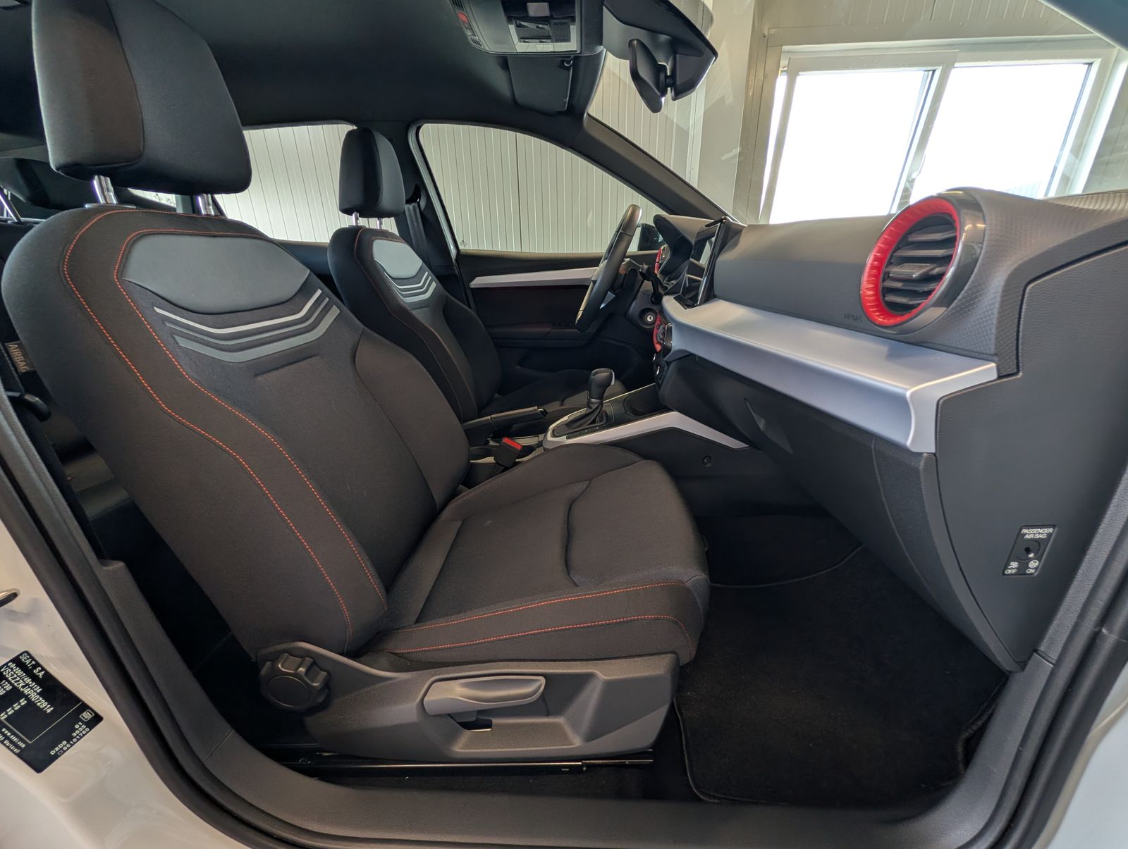 Fahrzeugabbildung SEAT Arona 1.5 TSI FR DSG AHK NAV PLA LED SHZ Full Link VLB