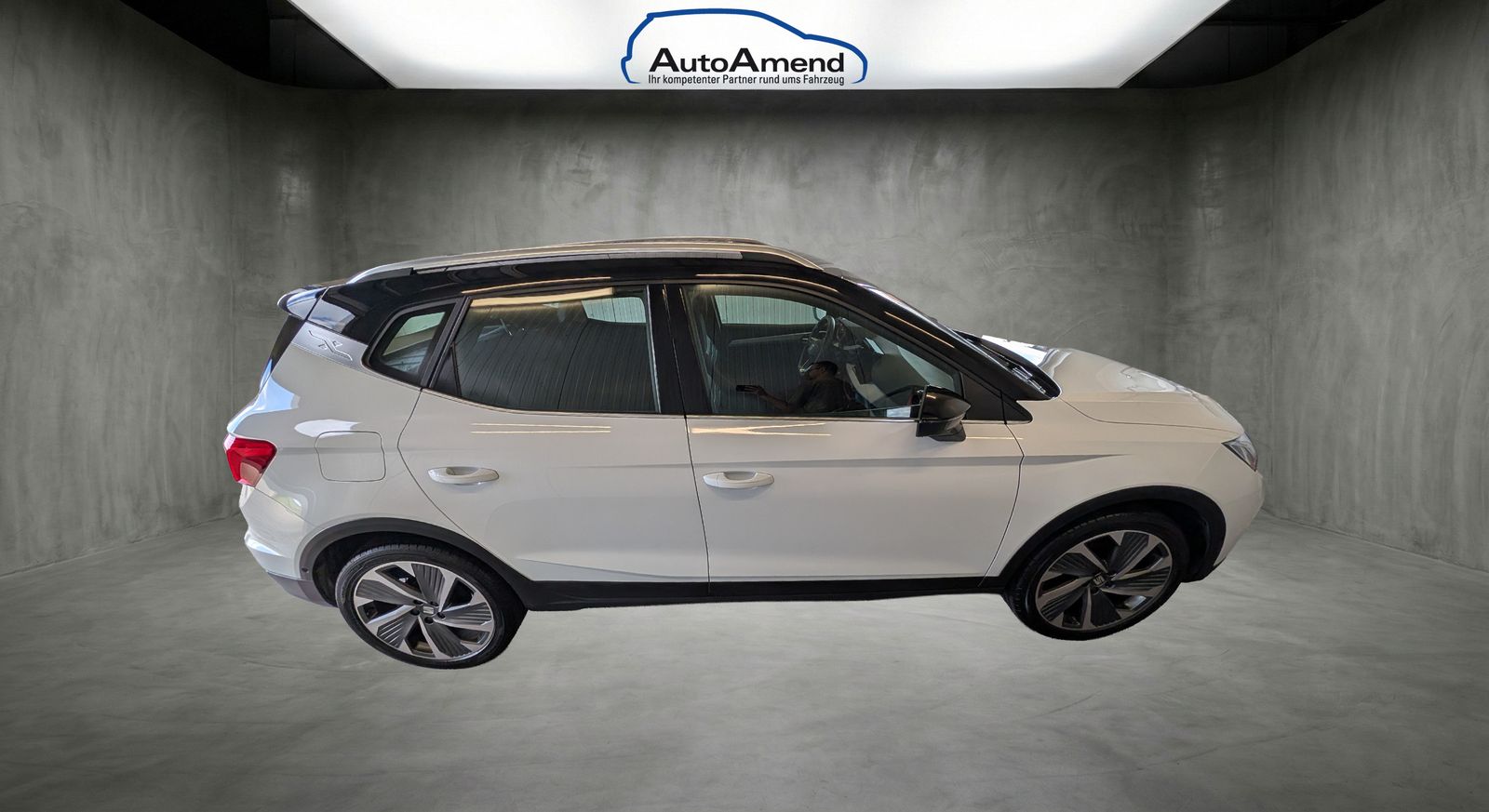 Fahrzeugabbildung SEAT Arona 1.5 TSI FR DSG AHK NAV PLA LED SHZ Full Link VLB