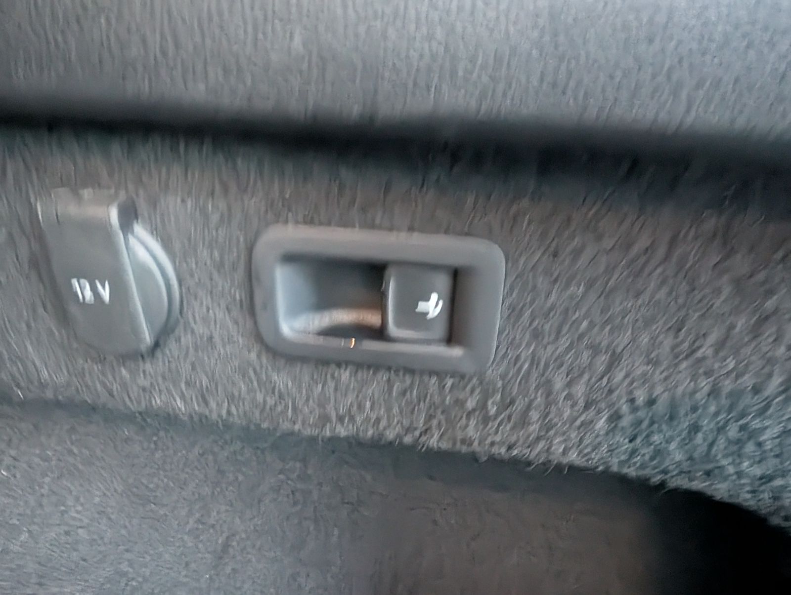 Fahrzeugabbildung Volkswagen Passat Variant Highline 2.0 TDI LED ERGO PDC Kamera NAV AHK