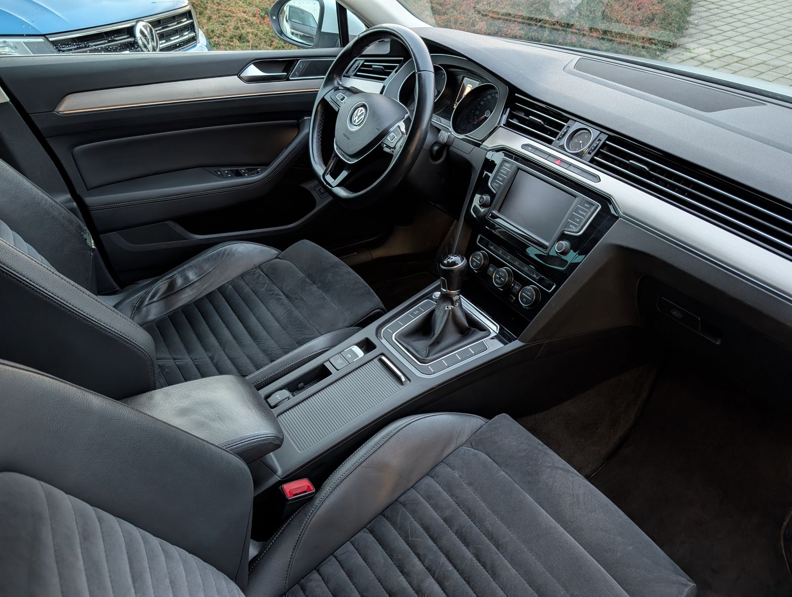 Fahrzeugabbildung Volkswagen Passat Variant Highline 2.0 TDI LED ERGO PDC Kamera NAV AHK