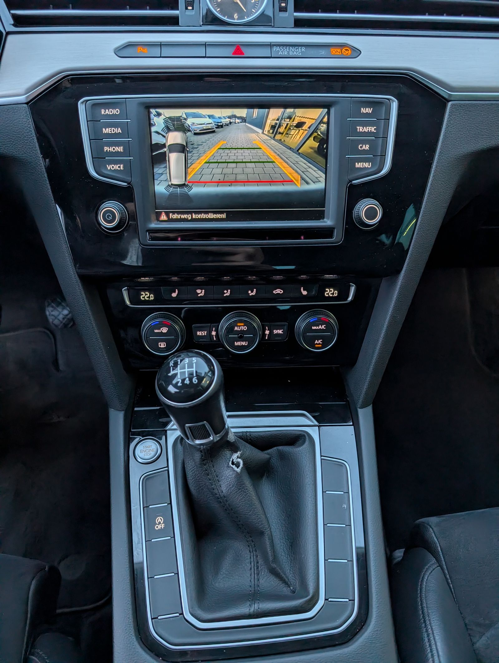 Fahrzeugabbildung Volkswagen Passat Variant Highline 2.0 TDI LED ERGO PDC Kamera NAV AHK