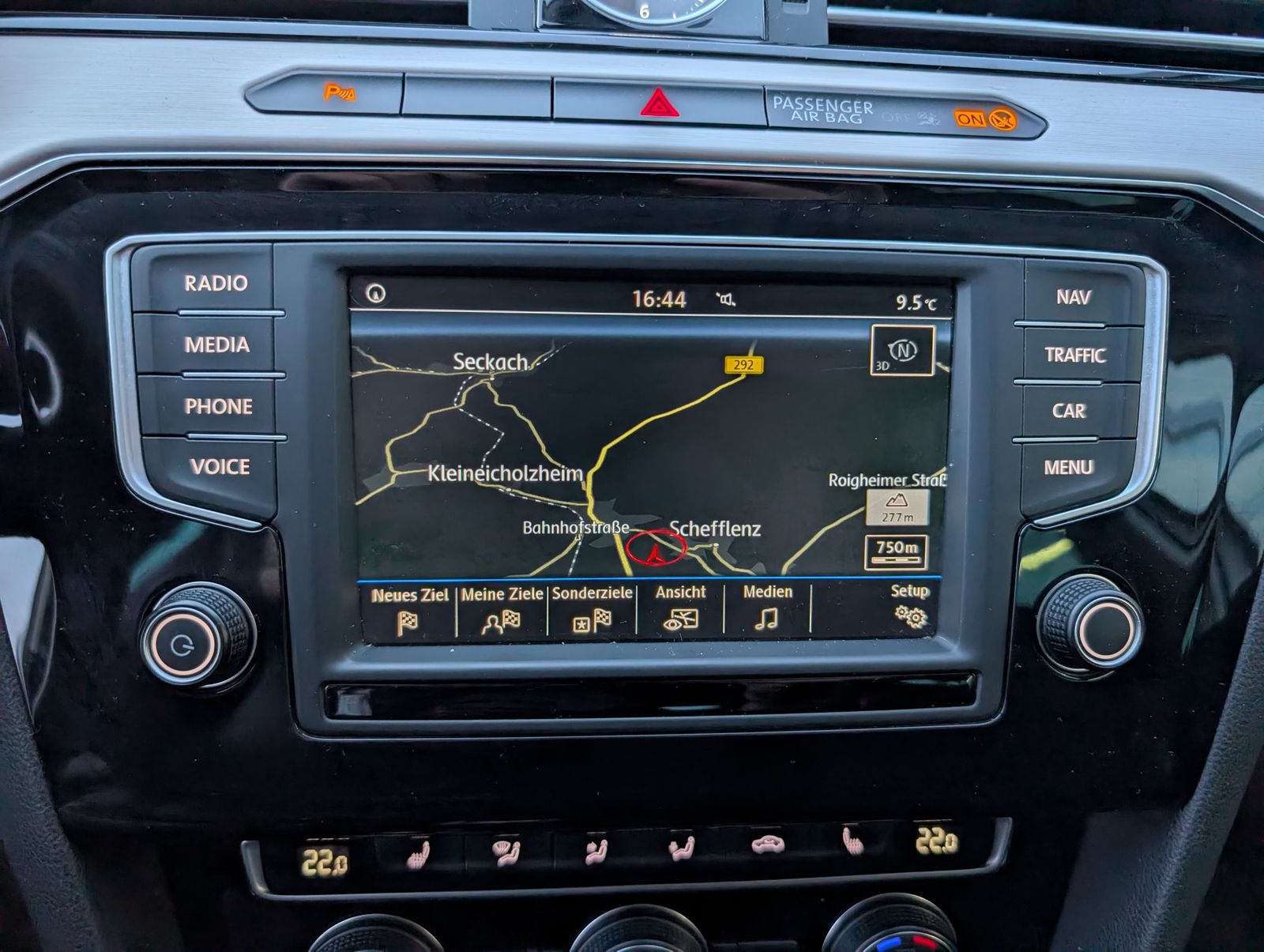 Fahrzeugabbildung Volkswagen Passat Variant Highline 2.0 TDI LED ERGO PDC Kamera NAV AHK