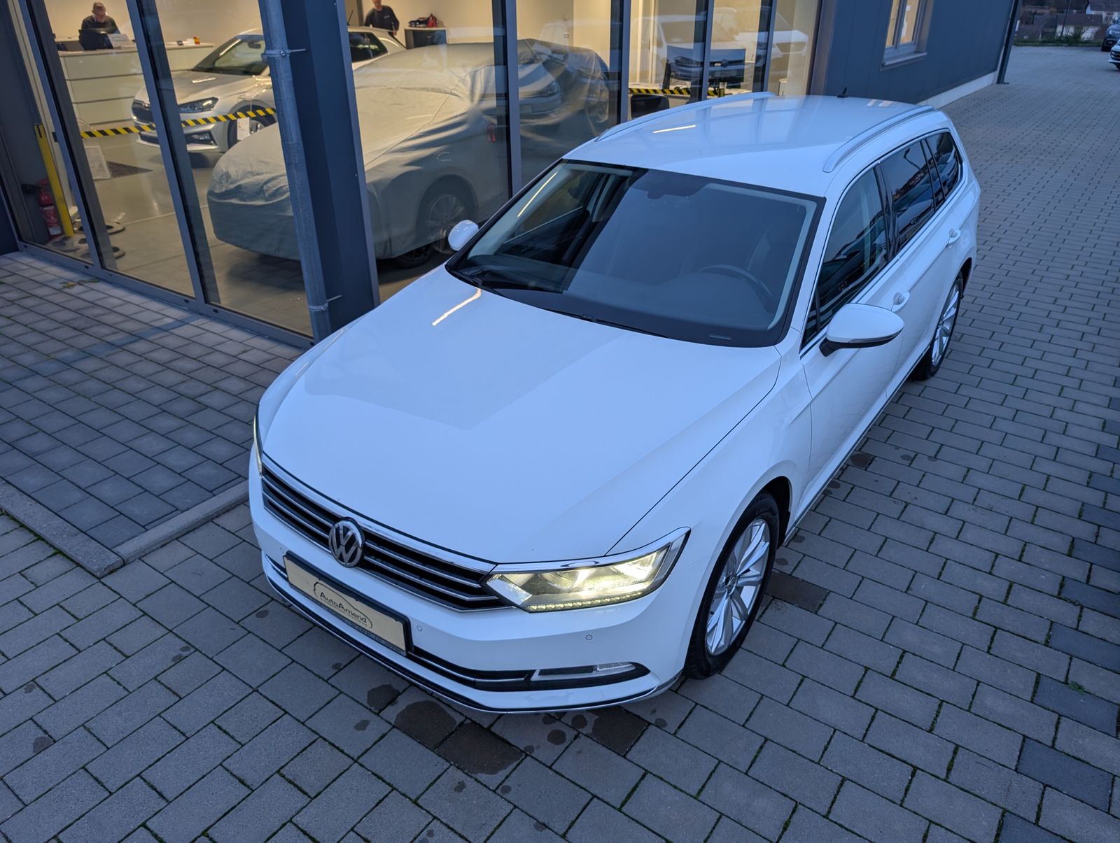 Fahrzeugabbildung Volkswagen Passat Variant Highline 2.0 TDI LED ERGO PDC Kamera NAV AHK