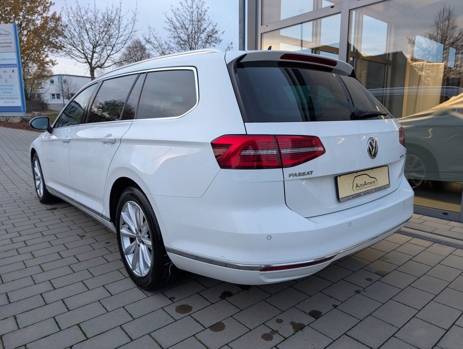 Fahrzeugabbildung Volkswagen Passat Variant Highline 2.0 TDI LED ERGO PDC Kamera NAV AHK