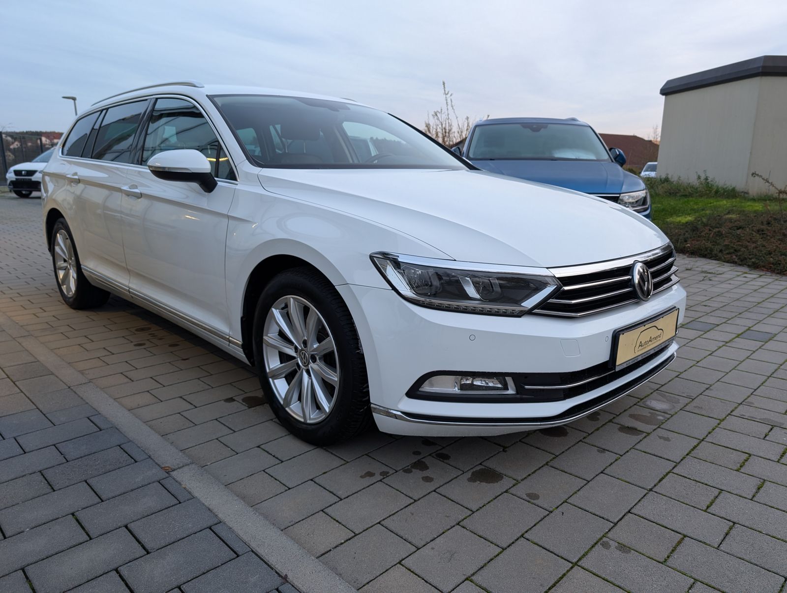 Fahrzeugabbildung Volkswagen Passat Variant Highline 2.0 TDI LED ERGO PDC Kamera NAV AHK