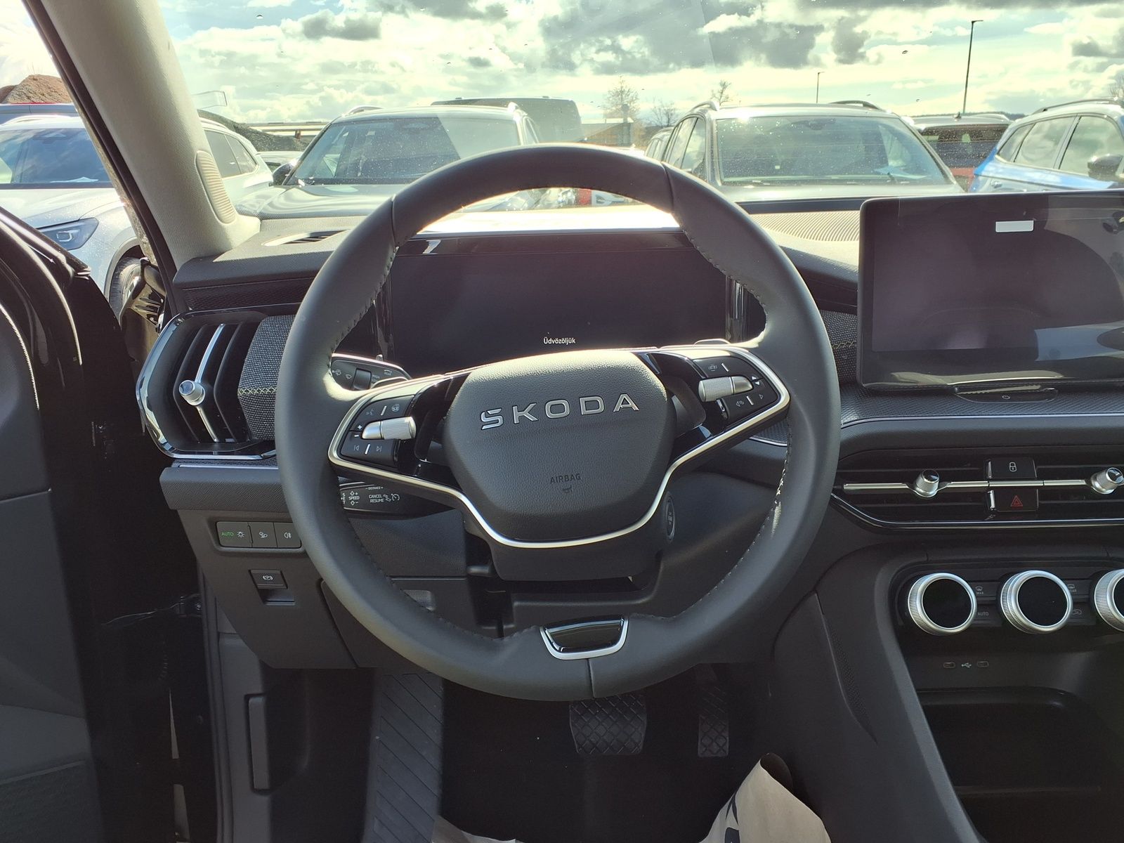 Fahrzeugabbildung SKODA Kodiaq Selection 1.5 TSI mHEV 7-Gang DSG Automatik