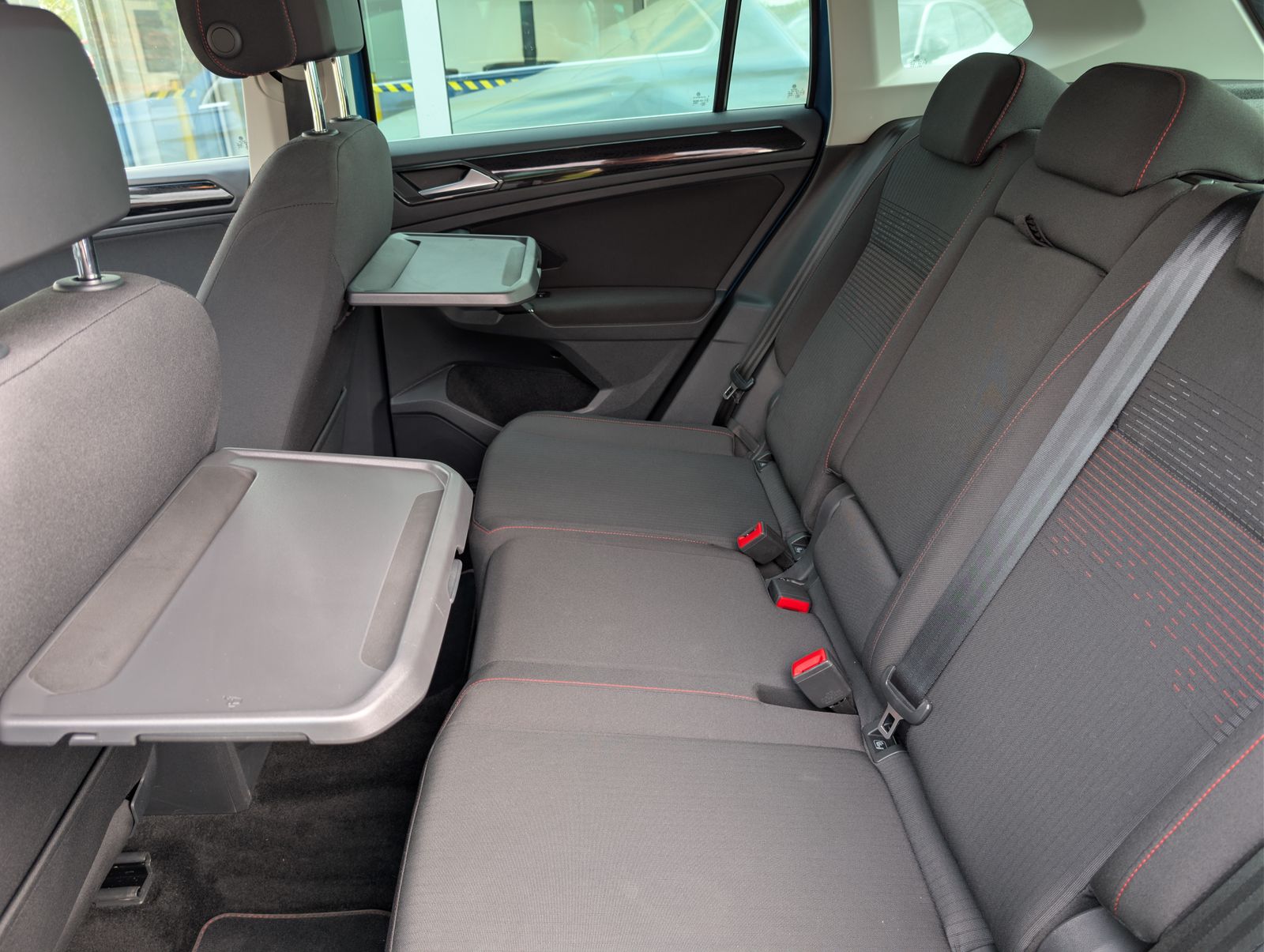 Fahrzeugabbildung Volkswagen Tiguan Comfortline Sound 1.4 TSI ACC SHZ NAV Parkl Kamera