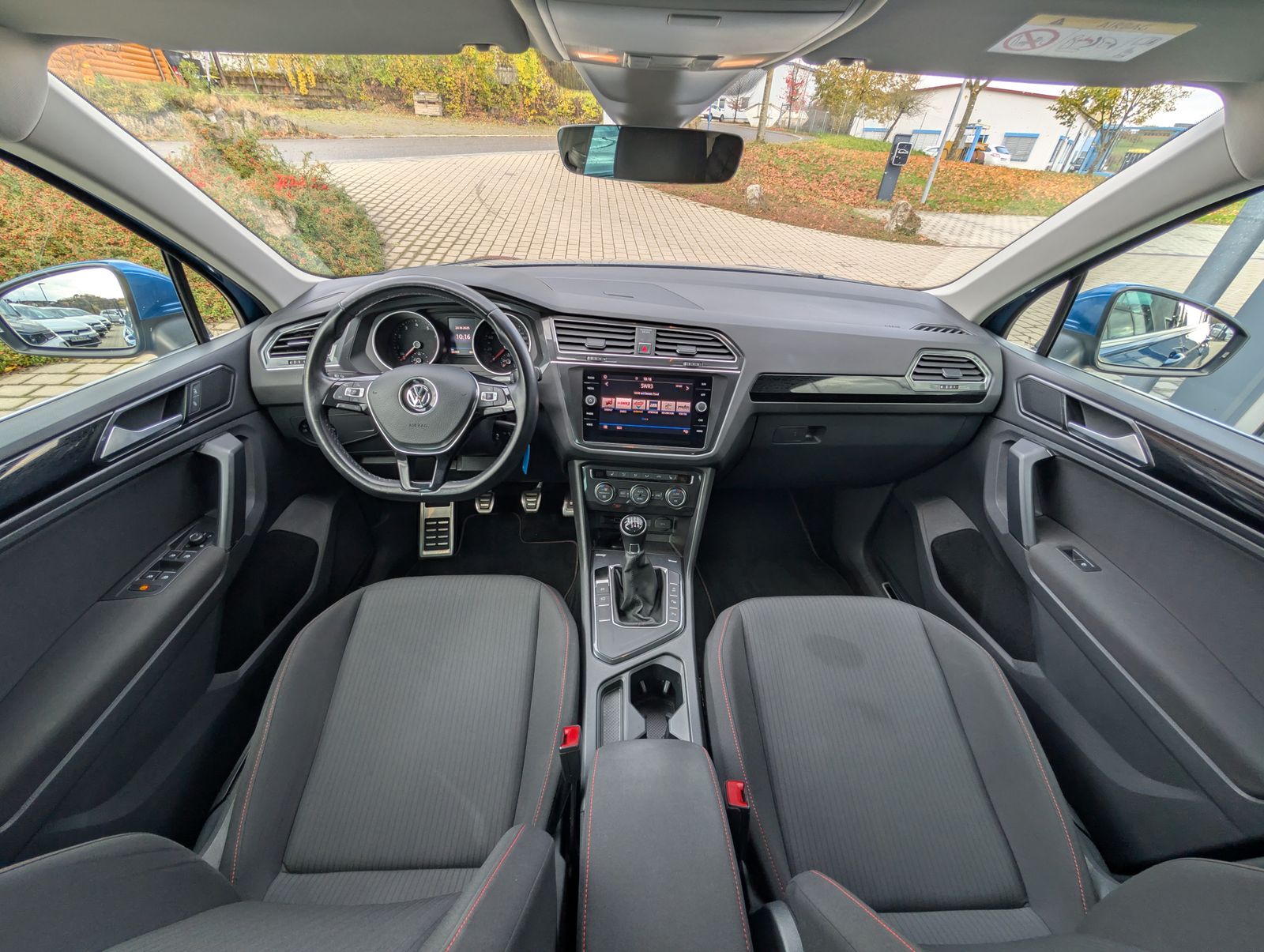 Fahrzeugabbildung Volkswagen Tiguan Comfortline Sound 1.4 TSI ACC SHZ NAV Parkl Kamera