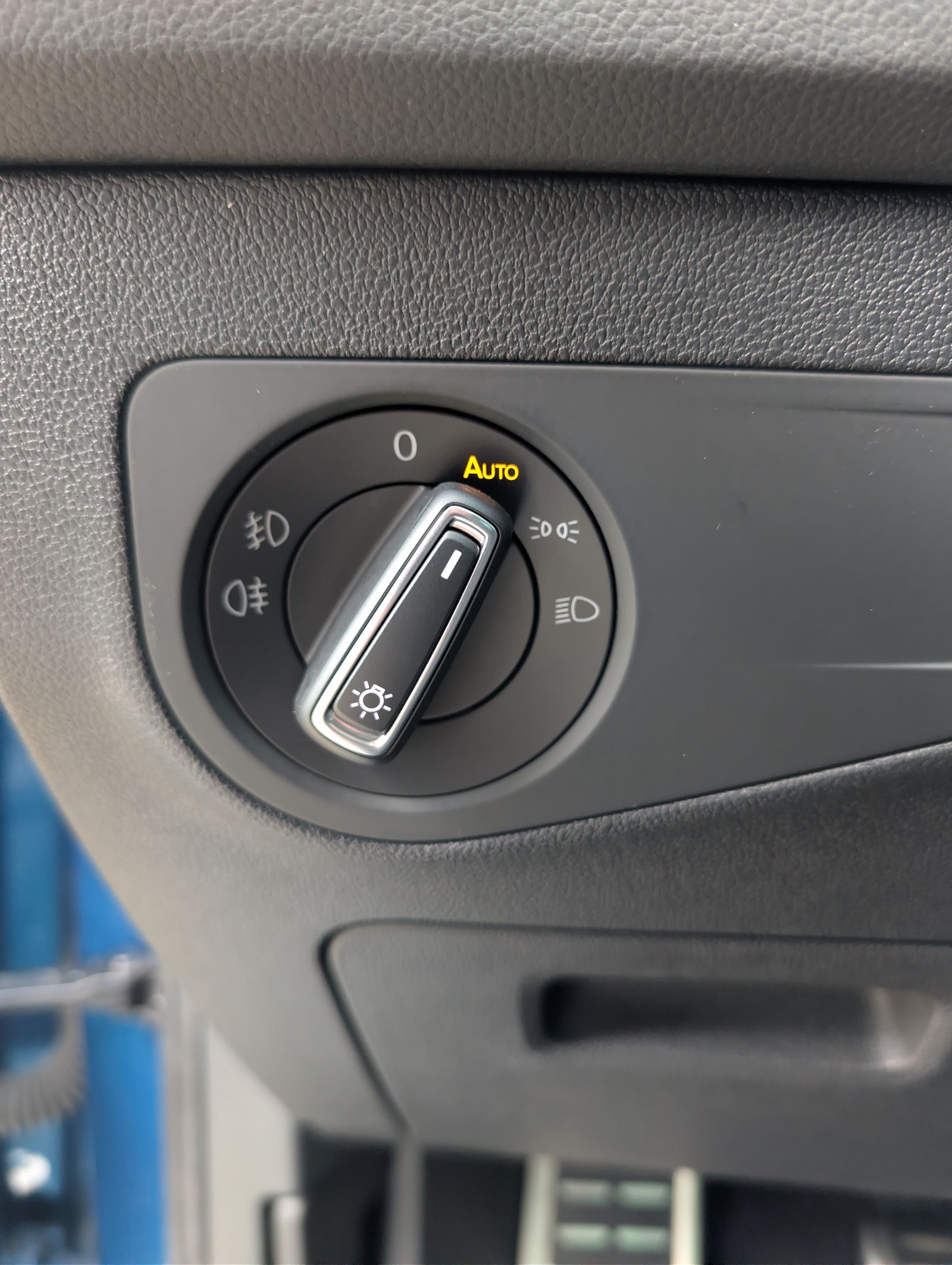 Fahrzeugabbildung Volkswagen Tiguan Comfortline Sound 1.4 TSI ACC SHZ NAV Parkl Kamera