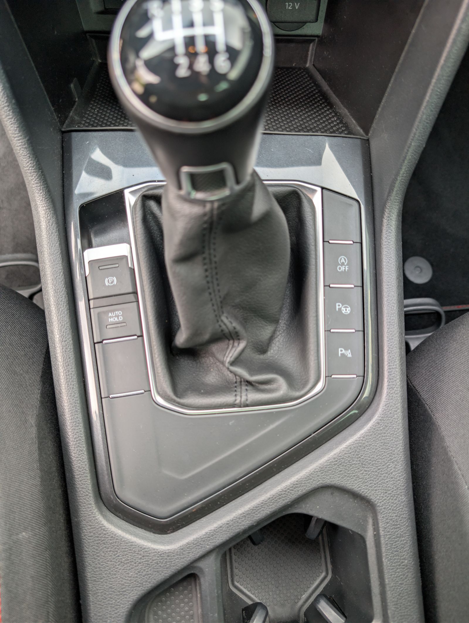 Fahrzeugabbildung Volkswagen Tiguan Comfortline Sound 1.4 TSI ACC SHZ NAV Parkl Kamera