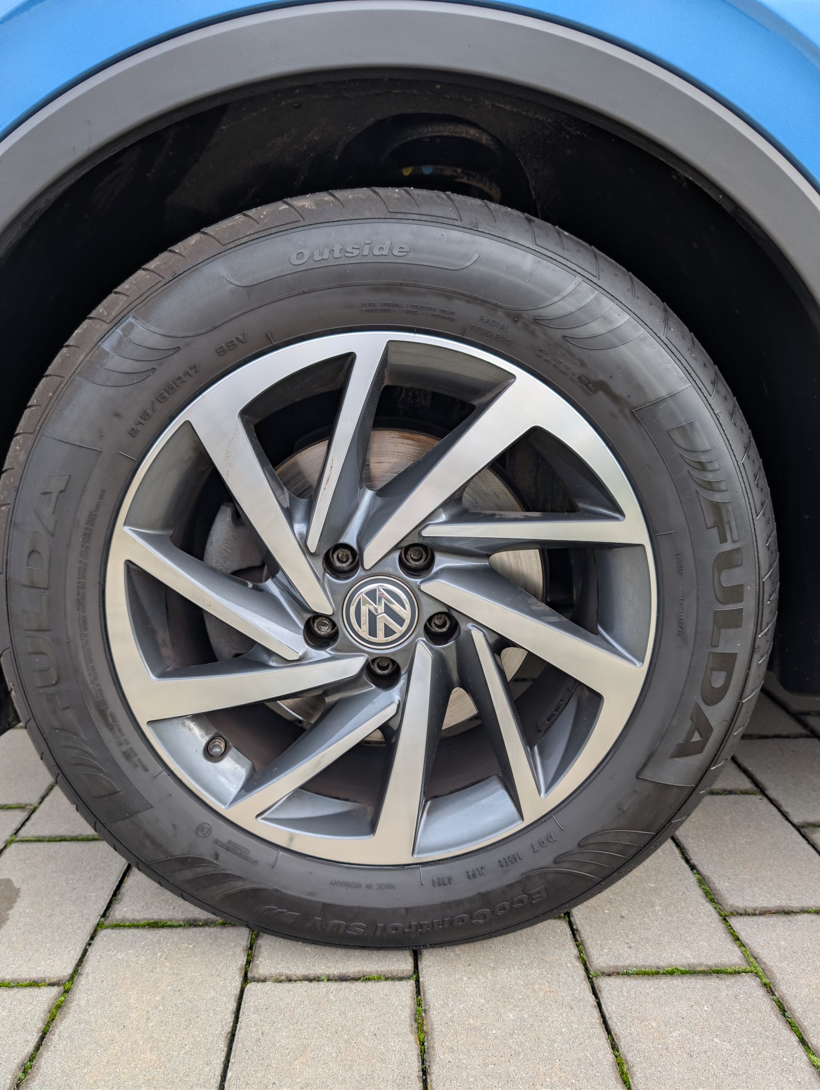 Fahrzeugabbildung Volkswagen Tiguan Comfortline Sound 1.4 TSI ACC SHZ NAV Parkl Kamera