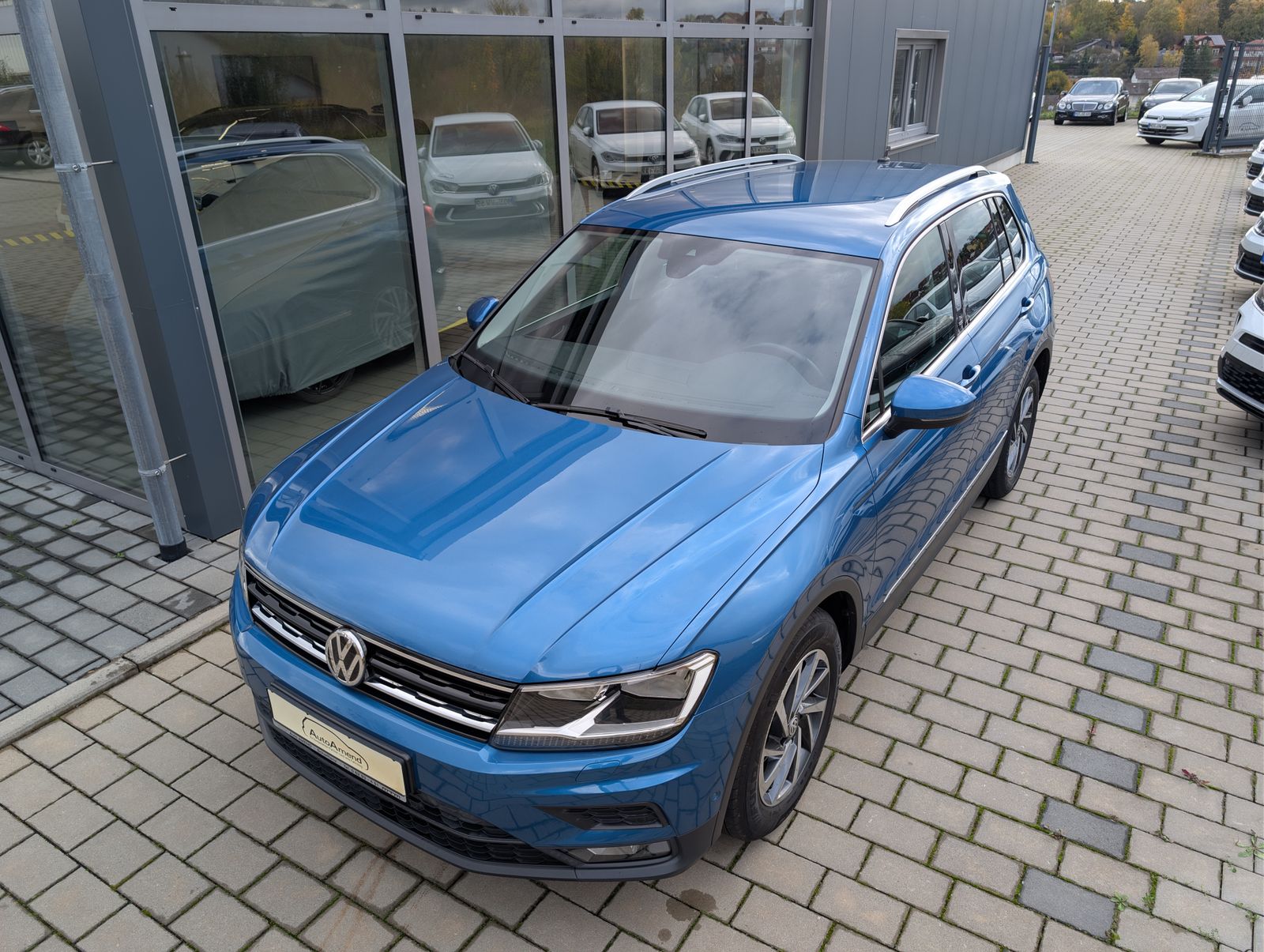 Fahrzeugabbildung Volkswagen Tiguan Comfortline Sound 1.4 TSI ACC SHZ NAV Parkl Kamera