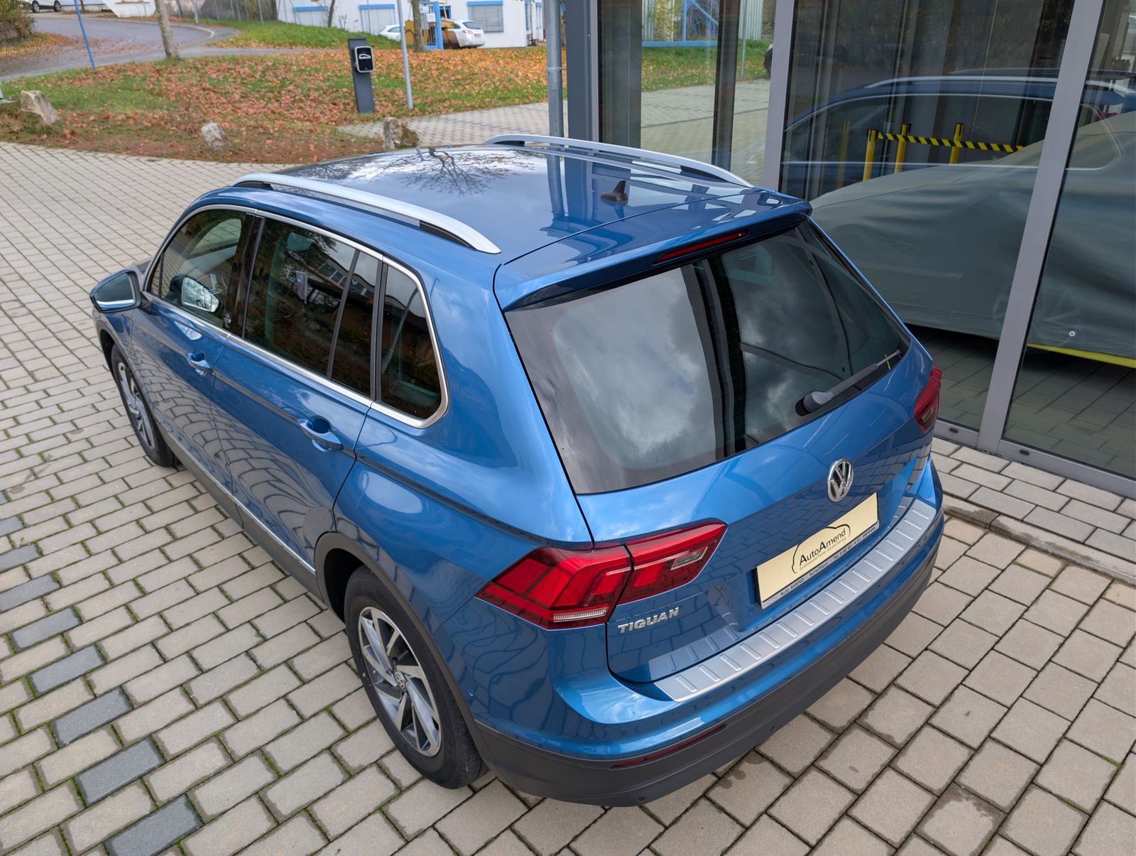 Fahrzeugabbildung Volkswagen Tiguan Comfortline Sound 1.4 TSI ACC SHZ NAV Parkl Kamera