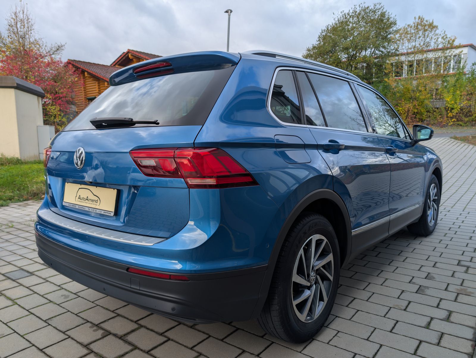 Fahrzeugabbildung Volkswagen Tiguan Comfortline Sound 1.4 TSI ACC SHZ NAV Parkl Kamera