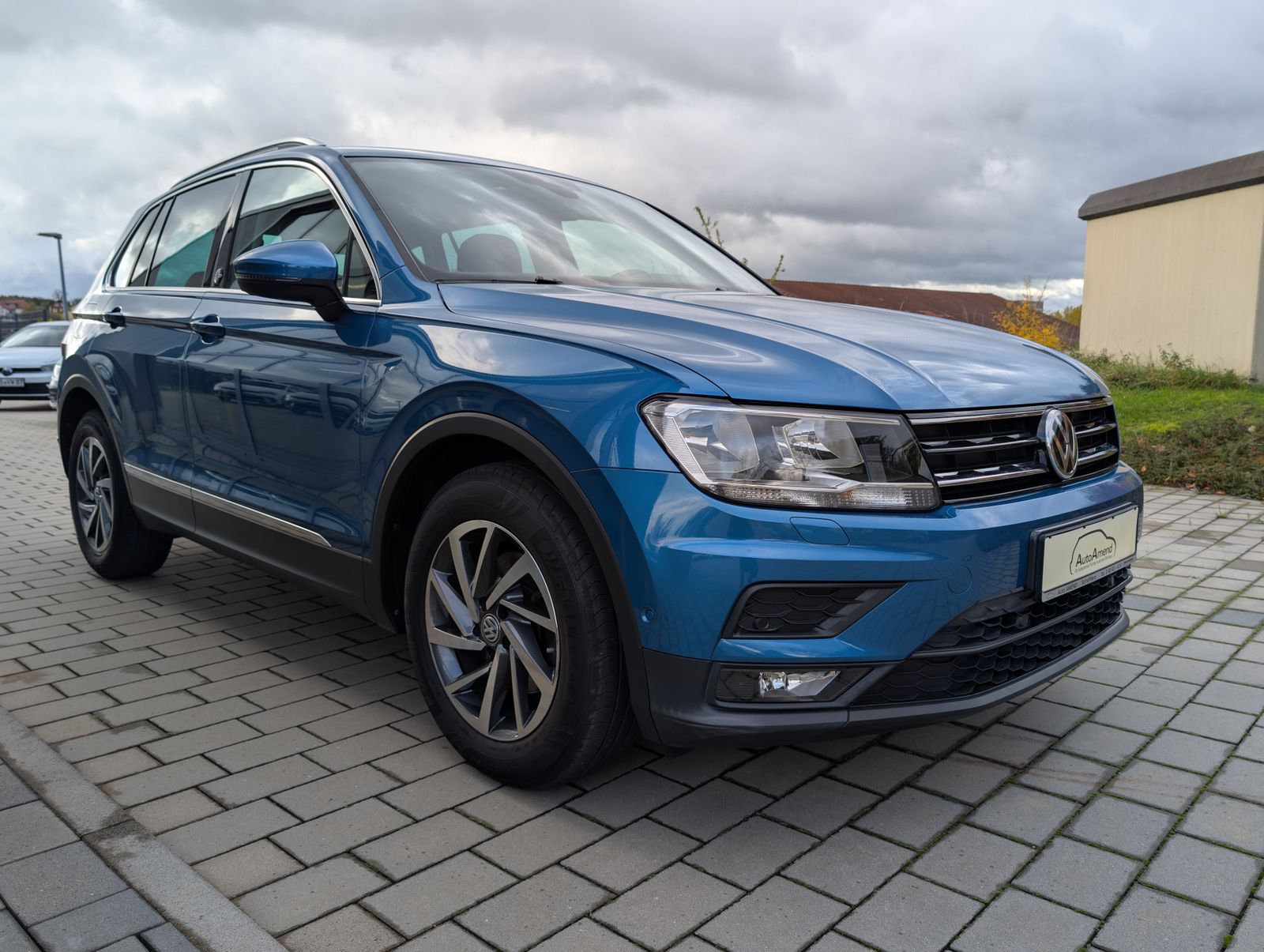 Fahrzeugabbildung Volkswagen Tiguan Comfortline Sound 1.4 TSI ACC SHZ NAV Parkl Kamera
