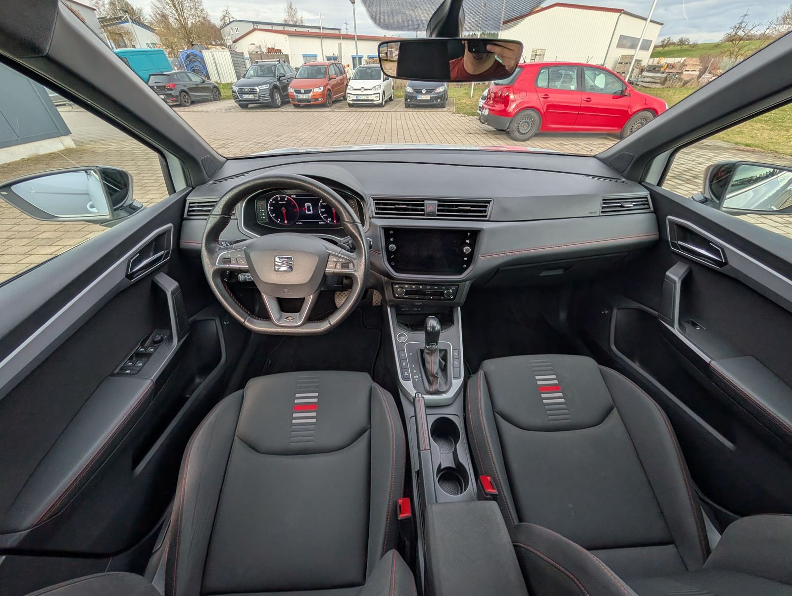 Fahrzeugabbildung SEAT Arona 1.5 TSI DSG FR ACC NAV PDC LED TWA RFK FLA BEATS