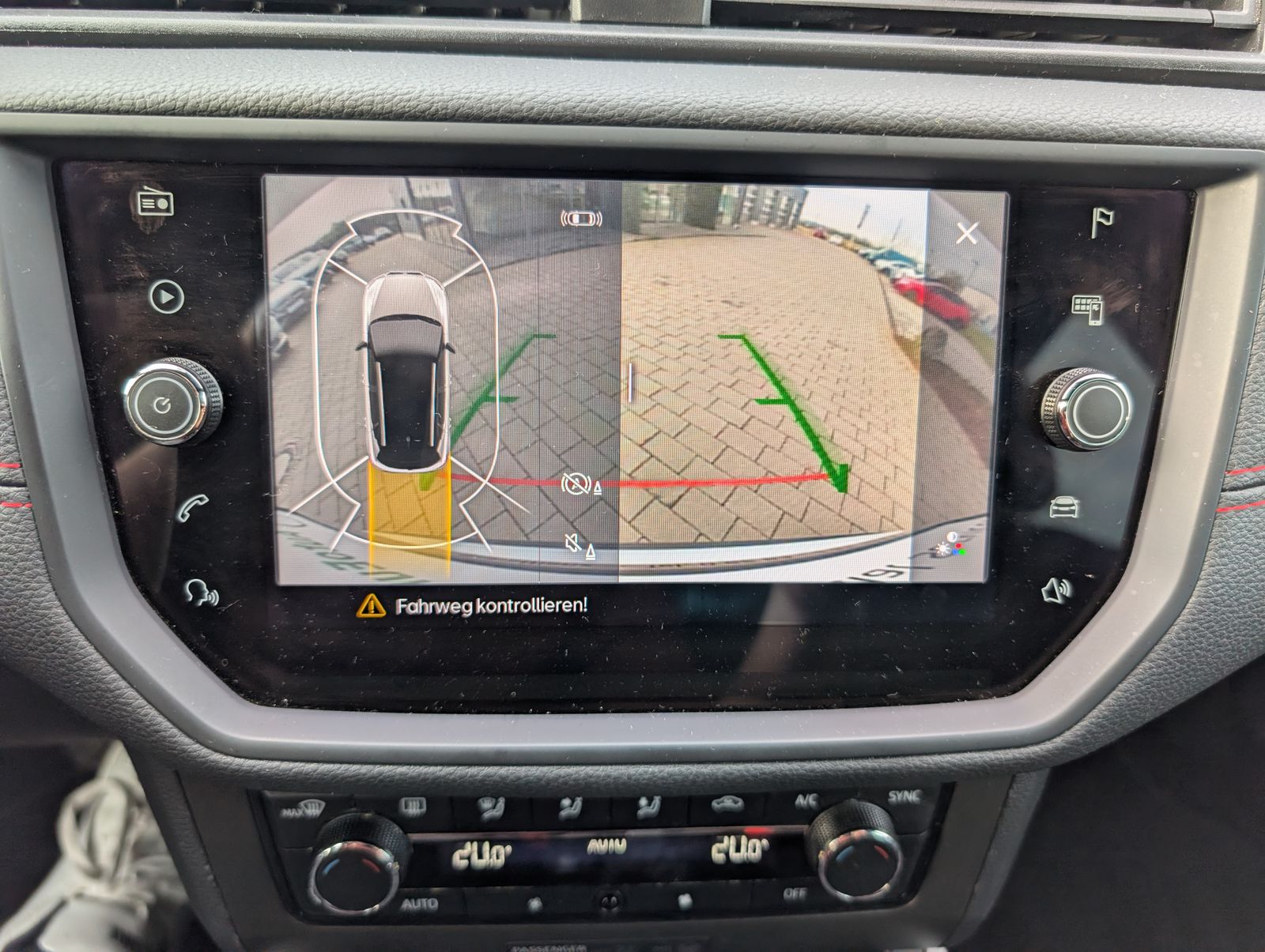 Fahrzeugabbildung SEAT Arona 1.5 TSI DSG FR ACC NAV PDC LED TWA RFK FLA BEATS