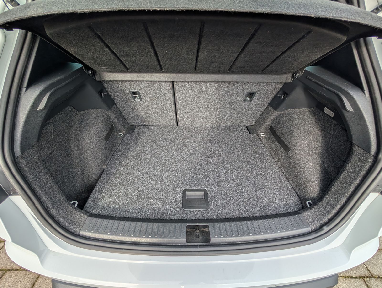 Fahrzeugabbildung SEAT Arona 1.5 TSI DSG FR ACC NAV PDC LED TWA RFK FLA BEATS