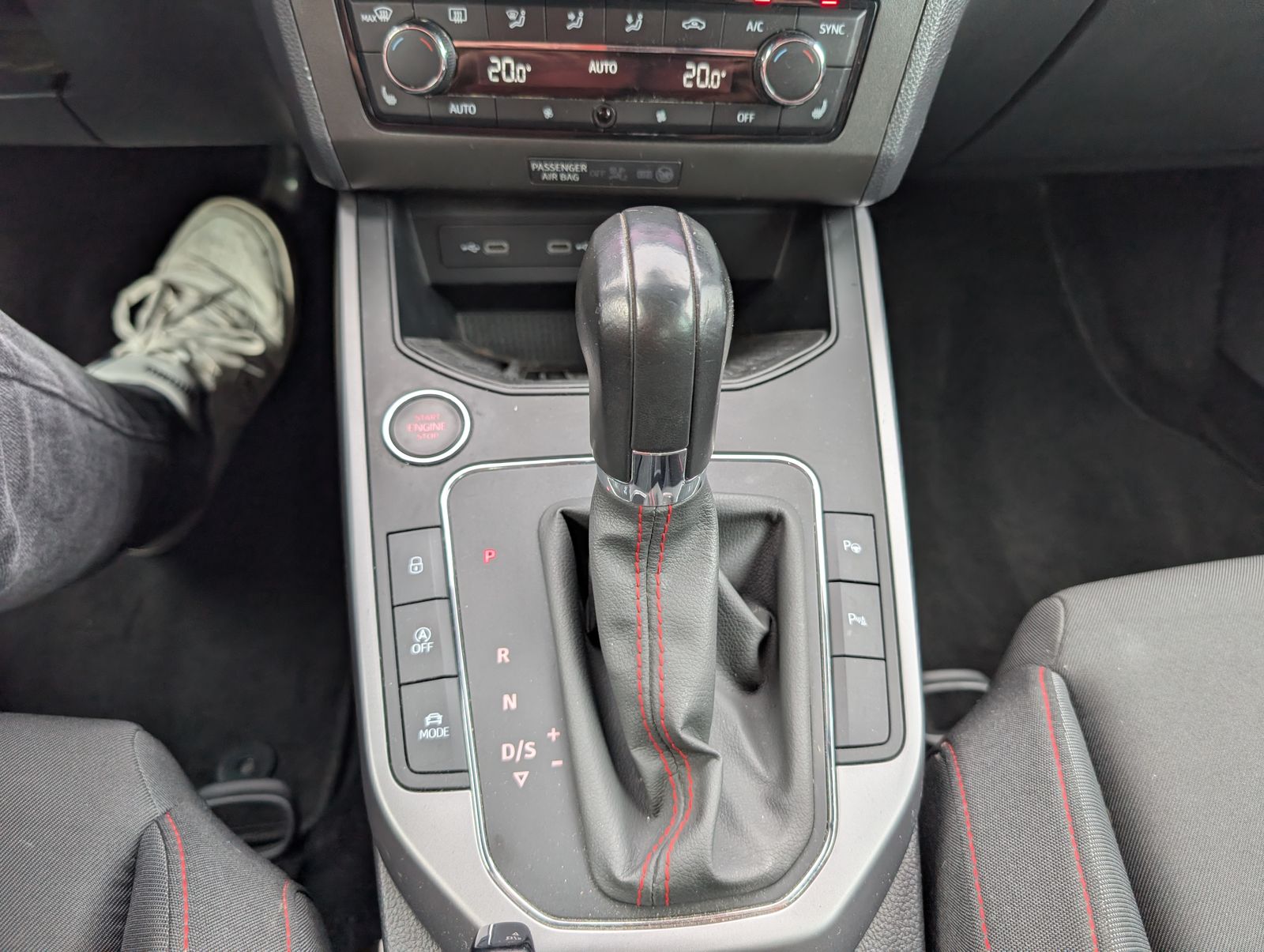 Fahrzeugabbildung SEAT Arona 1.5 TSI DSG FR ACC NAV PDC LED TWA RFK FLA BEATS