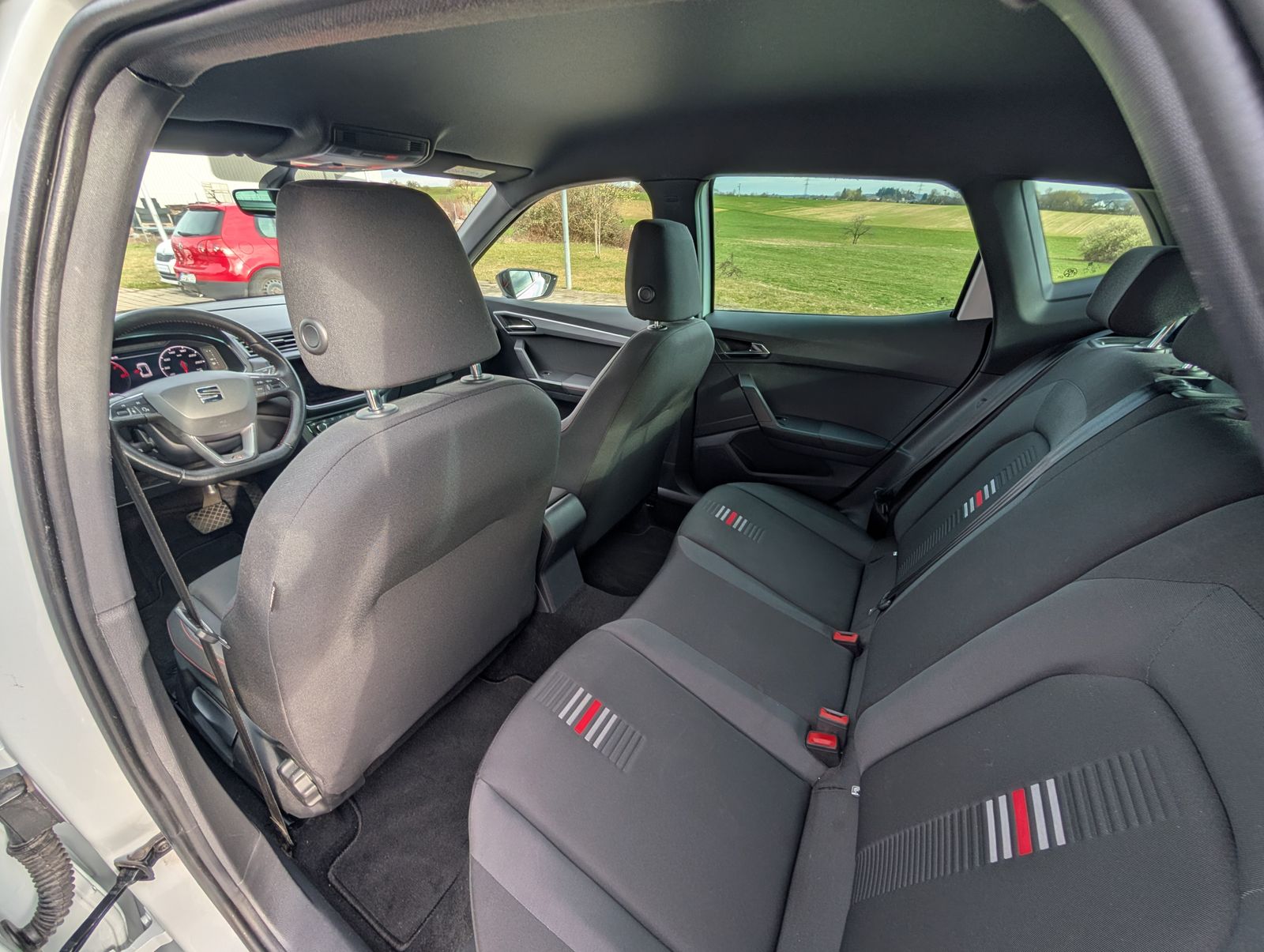 Fahrzeugabbildung SEAT Arona 1.5 TSI DSG FR ACC NAV PDC LED TWA RFK FLA BEATS