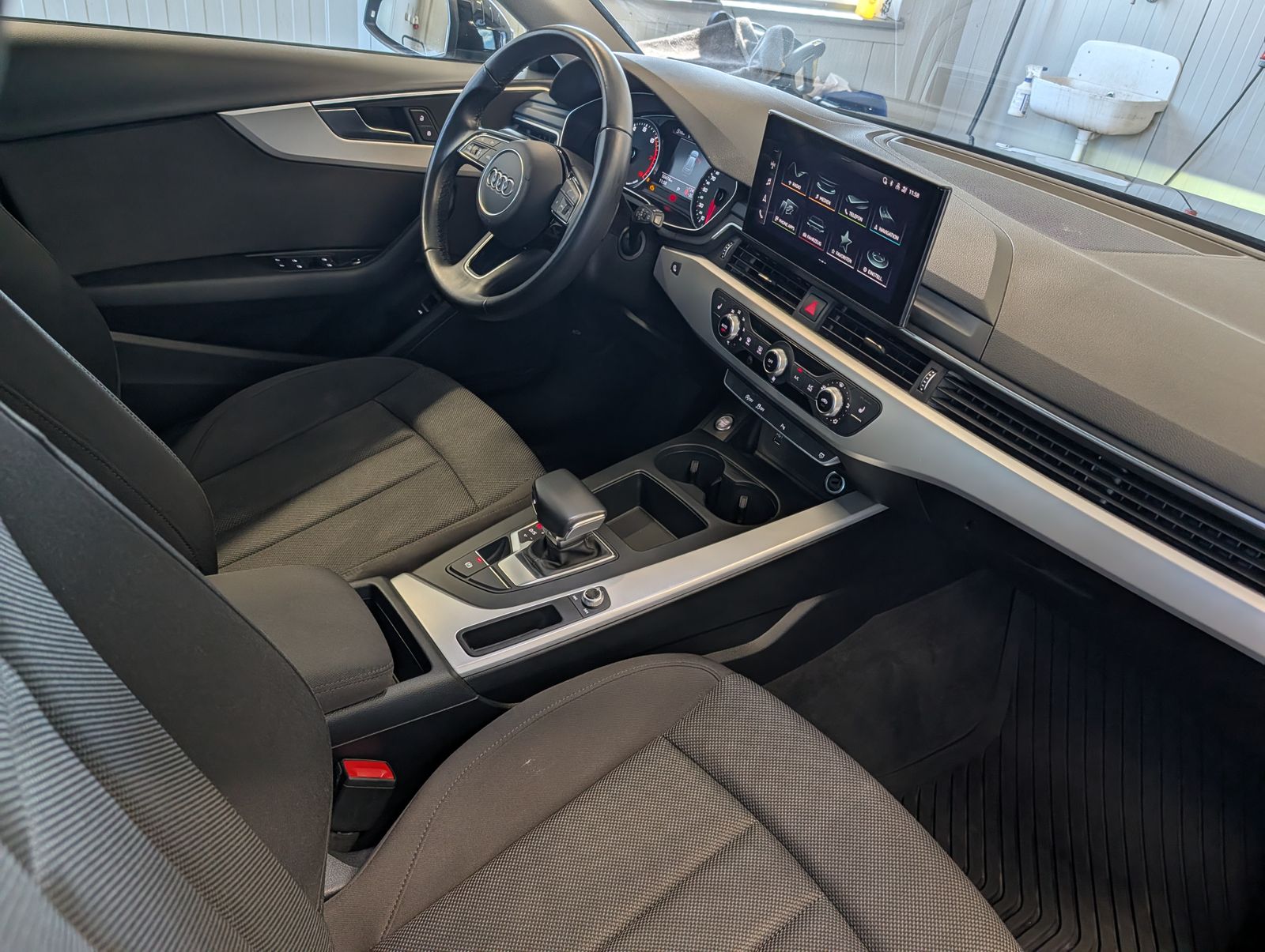 Fahrzeugabbildung Audi A4 35 2.0 TFSI Avant NAV SHZ PDC GJR EHK LED