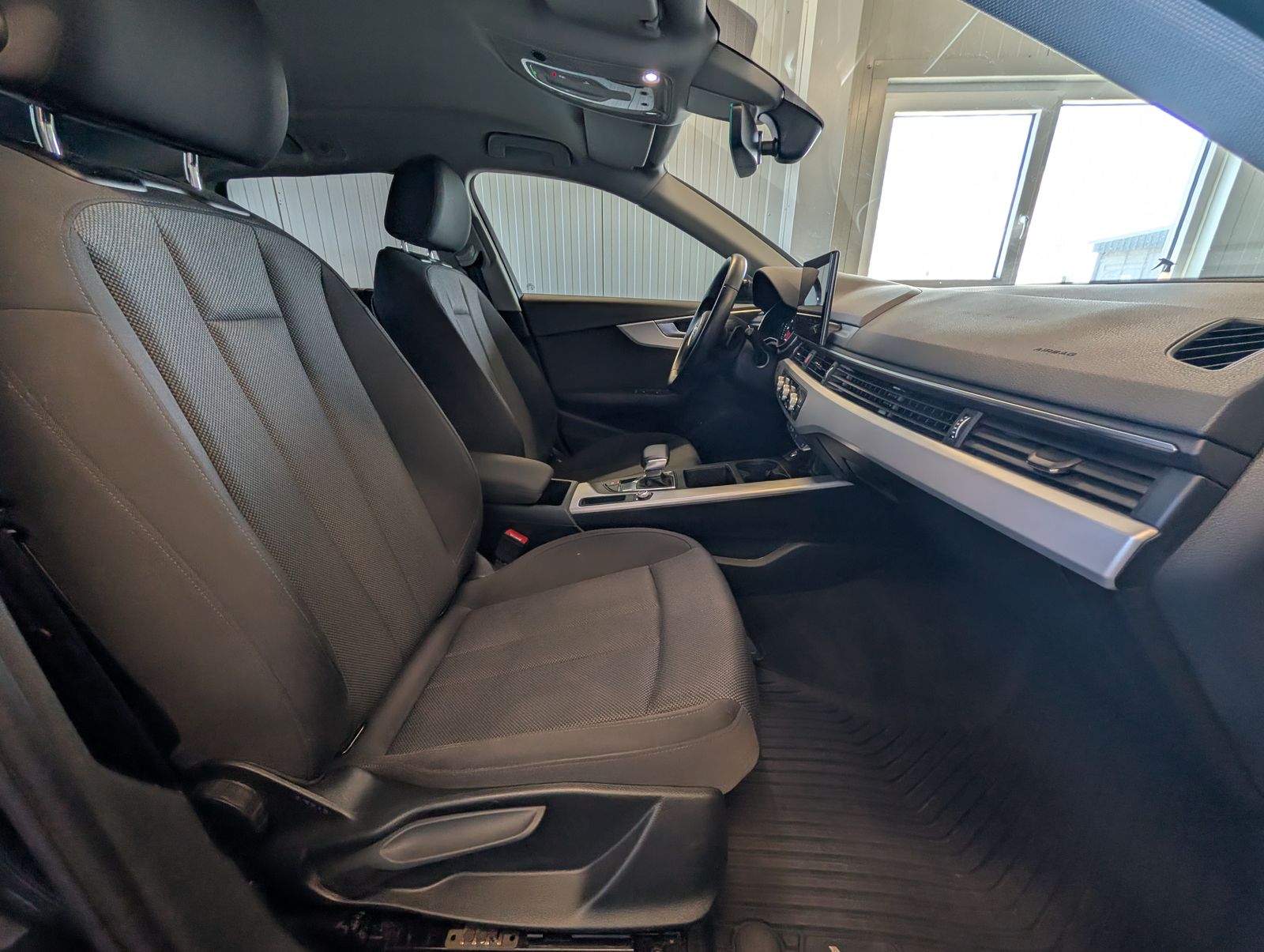 Fahrzeugabbildung Audi A4 35 2.0 TFSI Avant NAV SHZ PDC GJR EHK LED