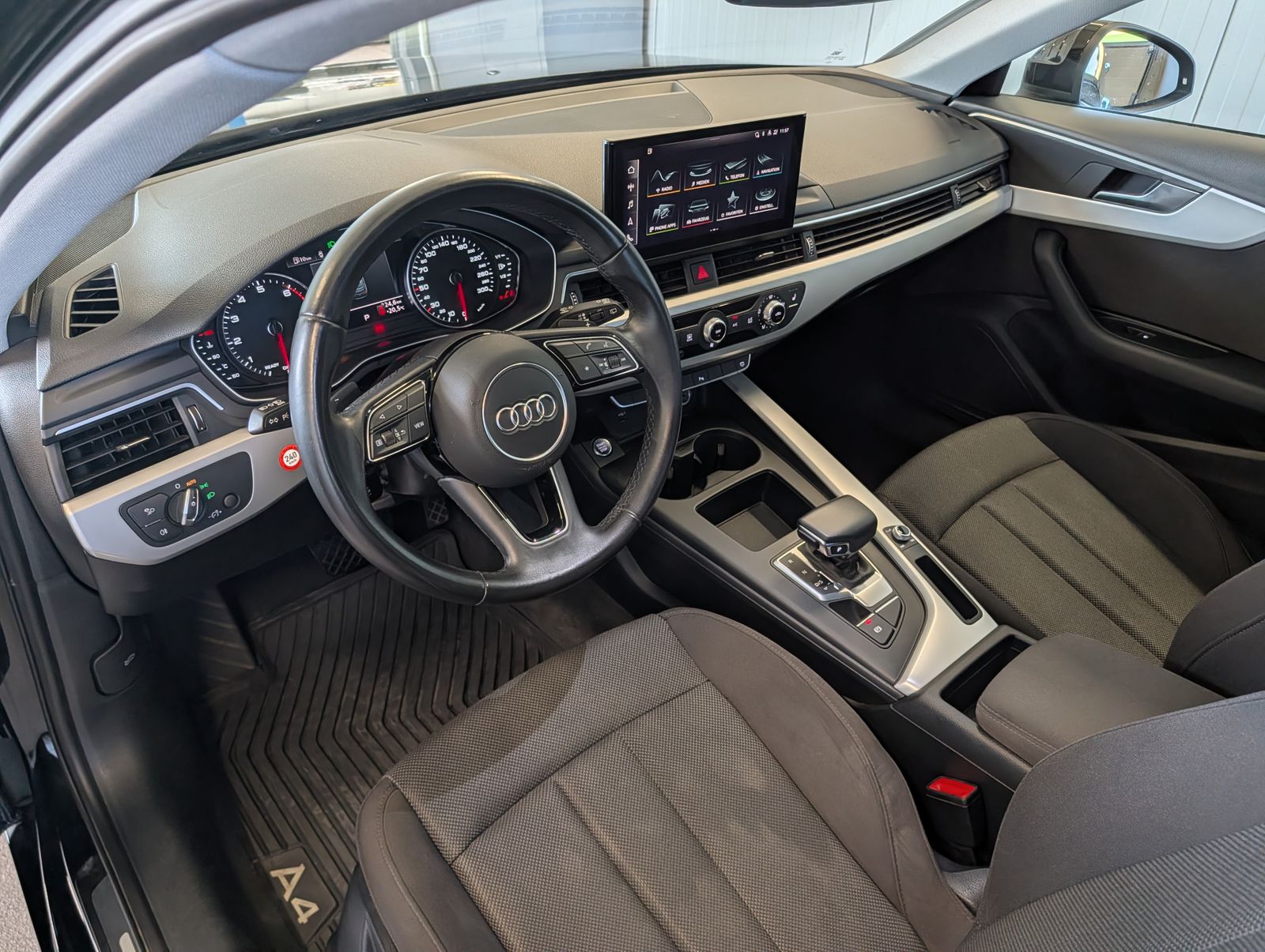 Fahrzeugabbildung Audi A4 35 2.0 TFSI Avant NAV SHZ PDC GJR EHK LED