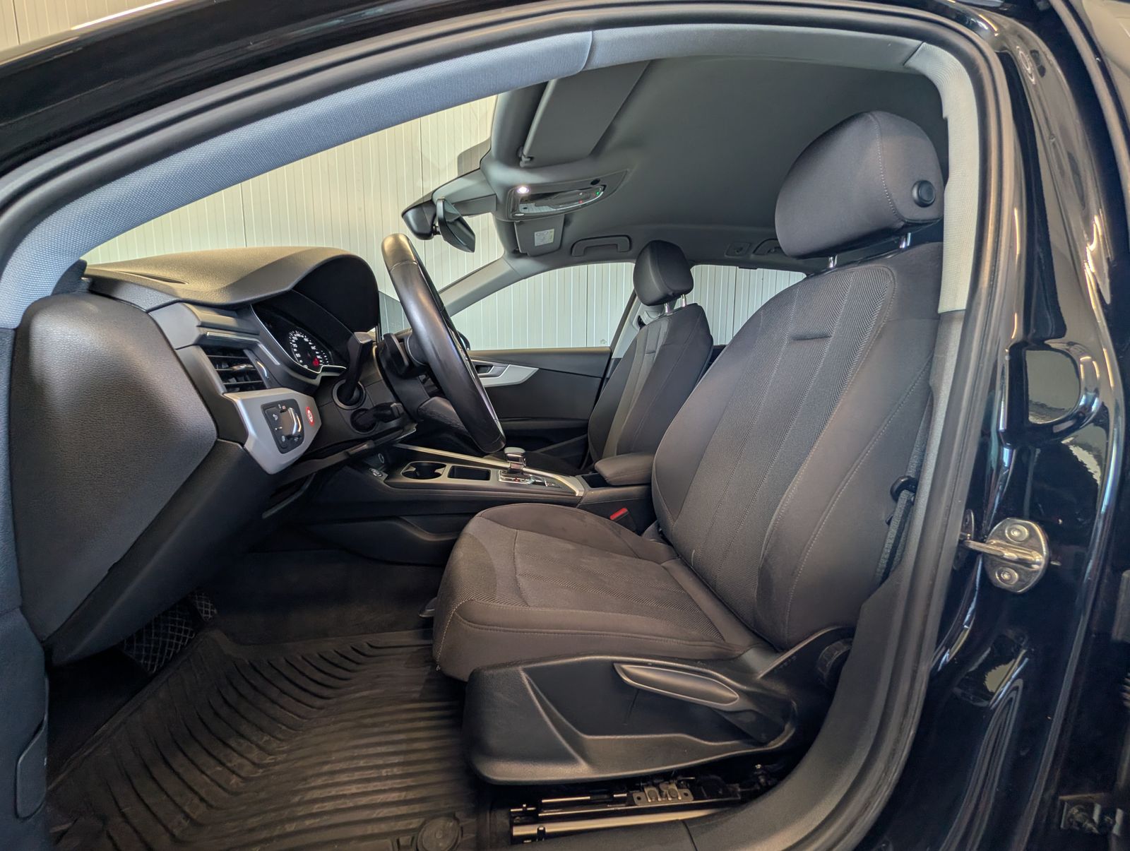 Fahrzeugabbildung Audi A4 35 2.0 TFSI Avant NAV SHZ PDC GJR EHK LED