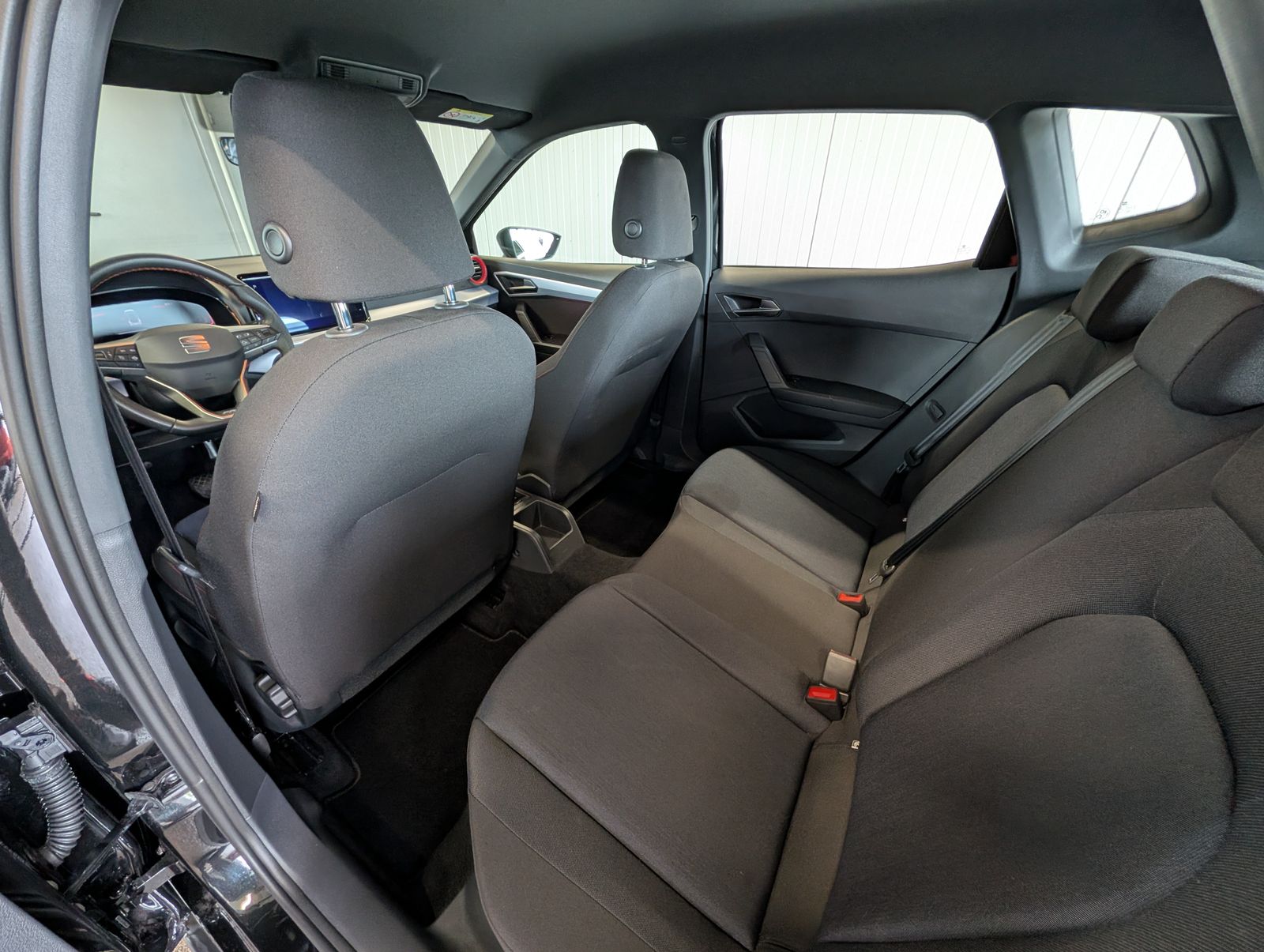 Fahrzeugabbildung SEAT Arona 1.0 TSI FR DSG LED VLB NAVI Carplay GJR Induktiv