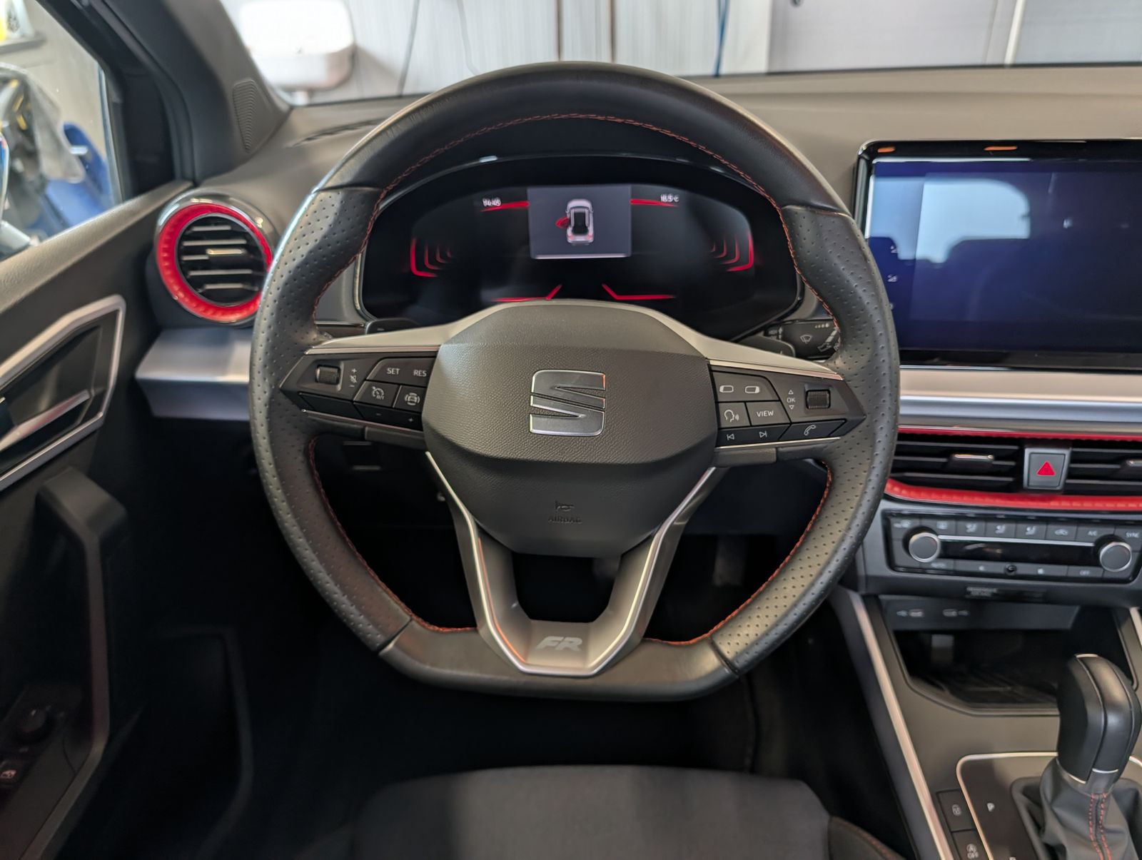 Fahrzeugabbildung SEAT Arona 1.0 TSI FR DSG LED VLB NAVI Carplay GJR Induktiv