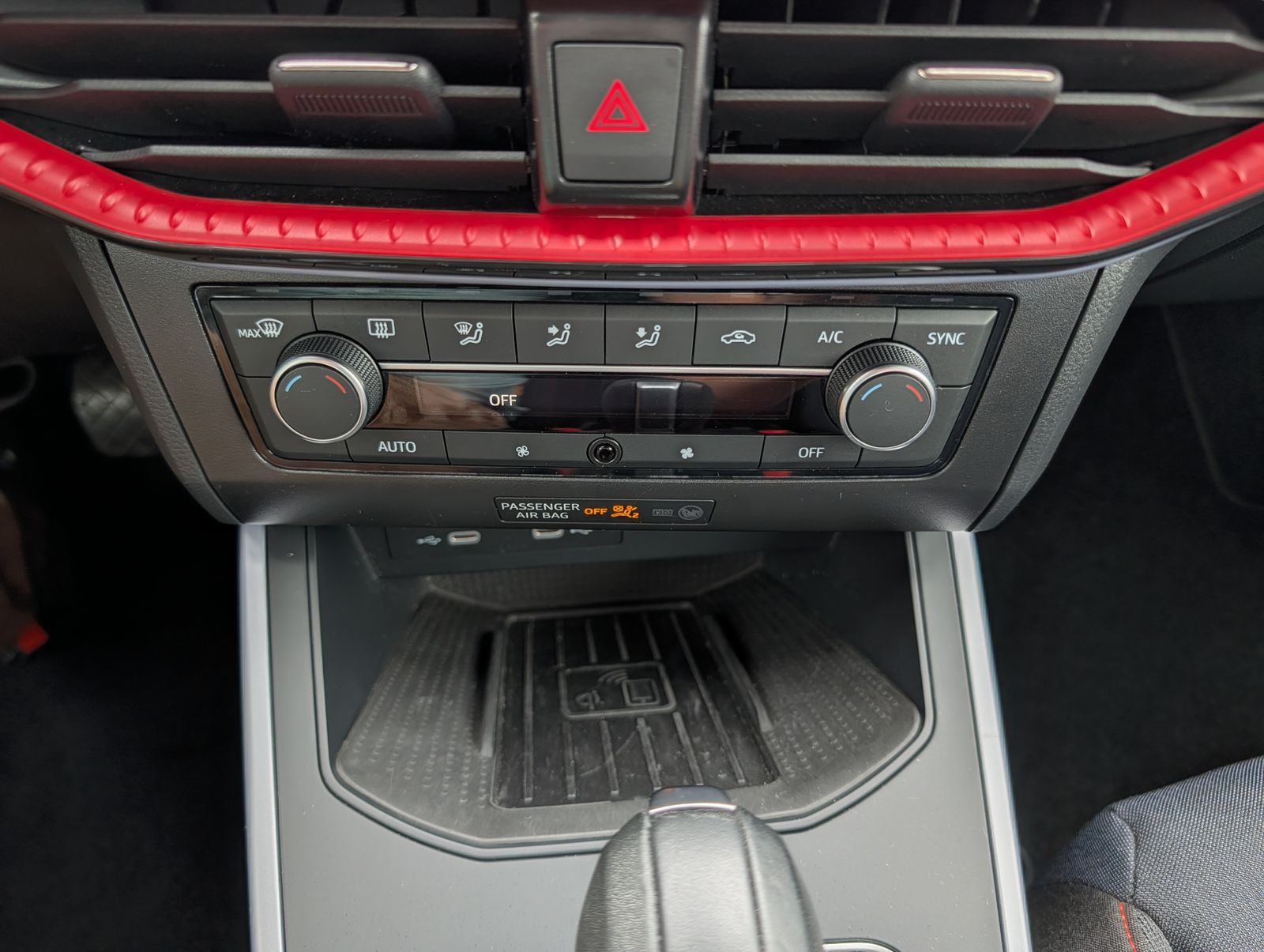 Fahrzeugabbildung SEAT Arona 1.0 TSI FR DSG LED VLB NAVI Carplay GJR Induktiv