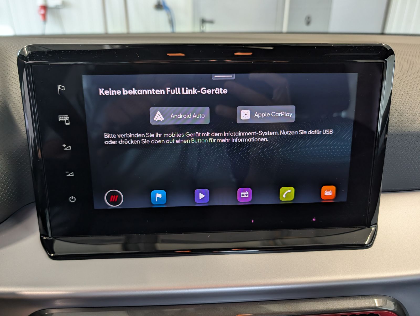Fahrzeugabbildung SEAT Arona 1.0 TSI FR DSG LED VLB NAVI Carplay GJR Induktiv