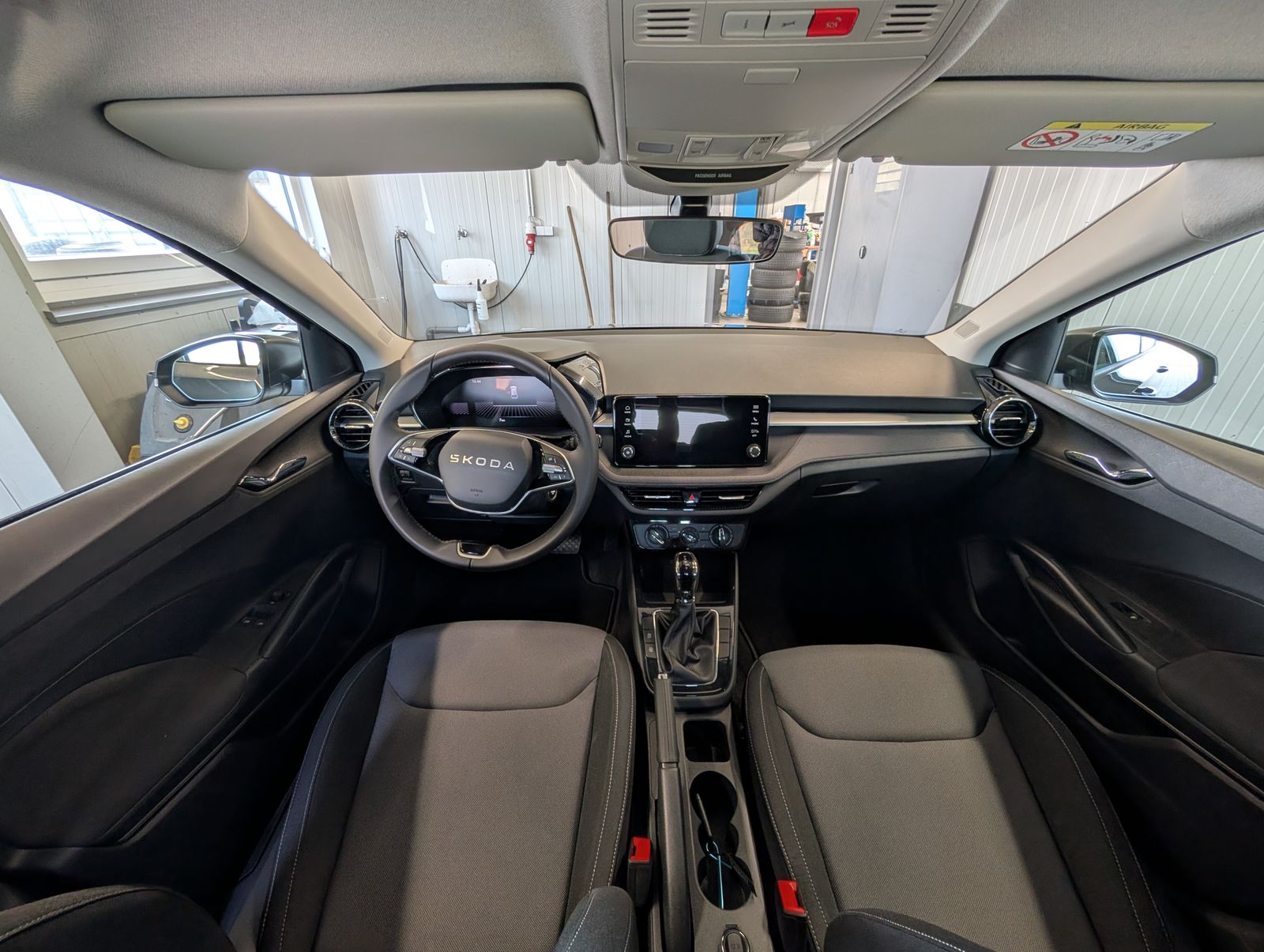 Fahrzeugabbildung SKODA Fabia Fabia 1.0 TSI Selection DSG LED Smart PDC SHZ VC