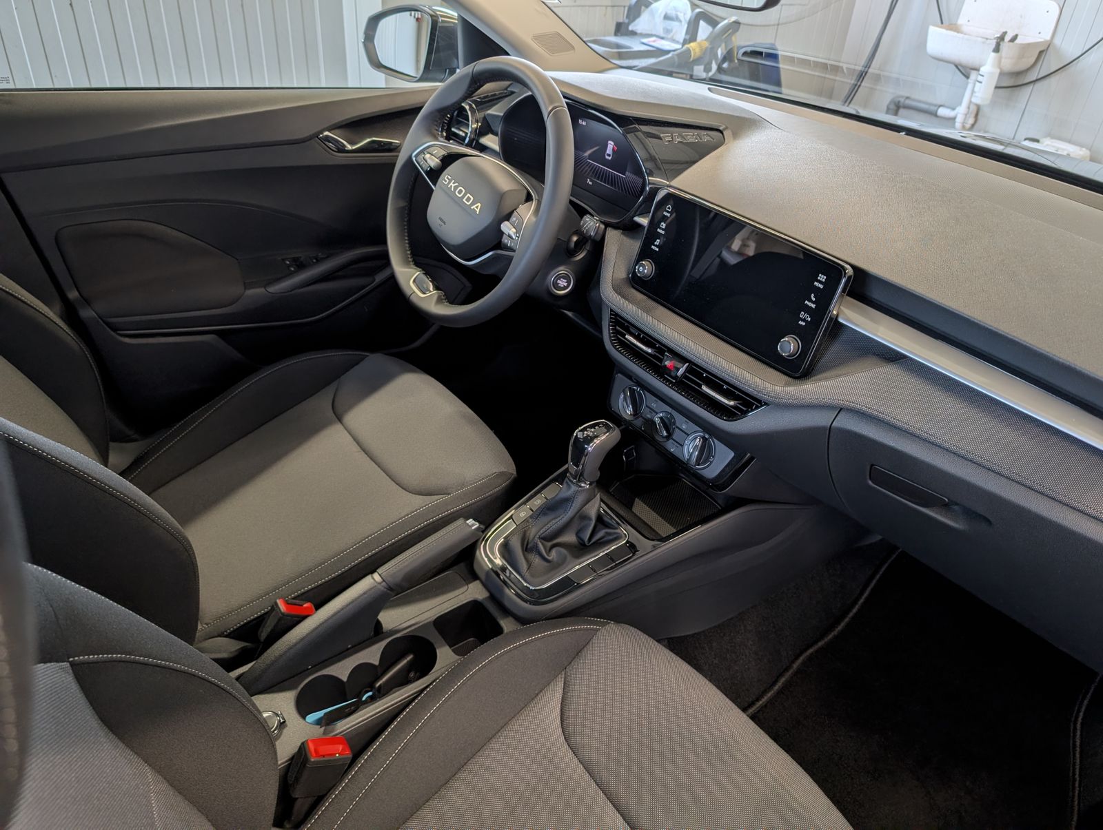 Fahrzeugabbildung SKODA Fabia Fabia 1.0 TSI Selection DSG LED Smart PDC SHZ VC