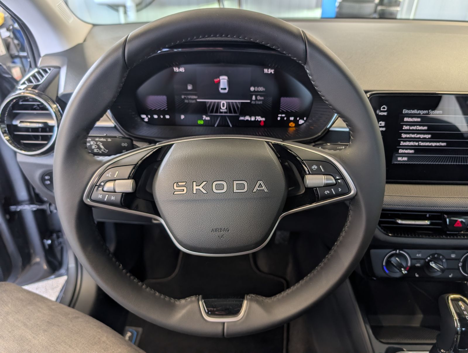 Fahrzeugabbildung SKODA Fabia Fabia 1.0 TSI Selection DSG LED Smart PDC SHZ VC