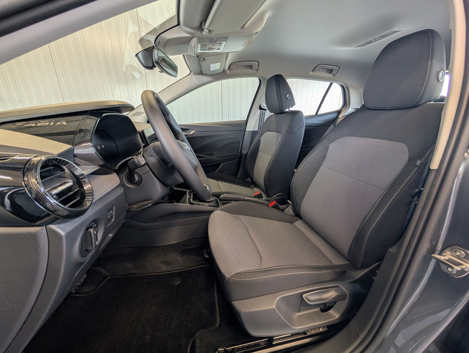 Fahrzeugabbildung SKODA Fabia Fabia 1.0 TSI Selection DSG LED Smart PDC SHZ VC