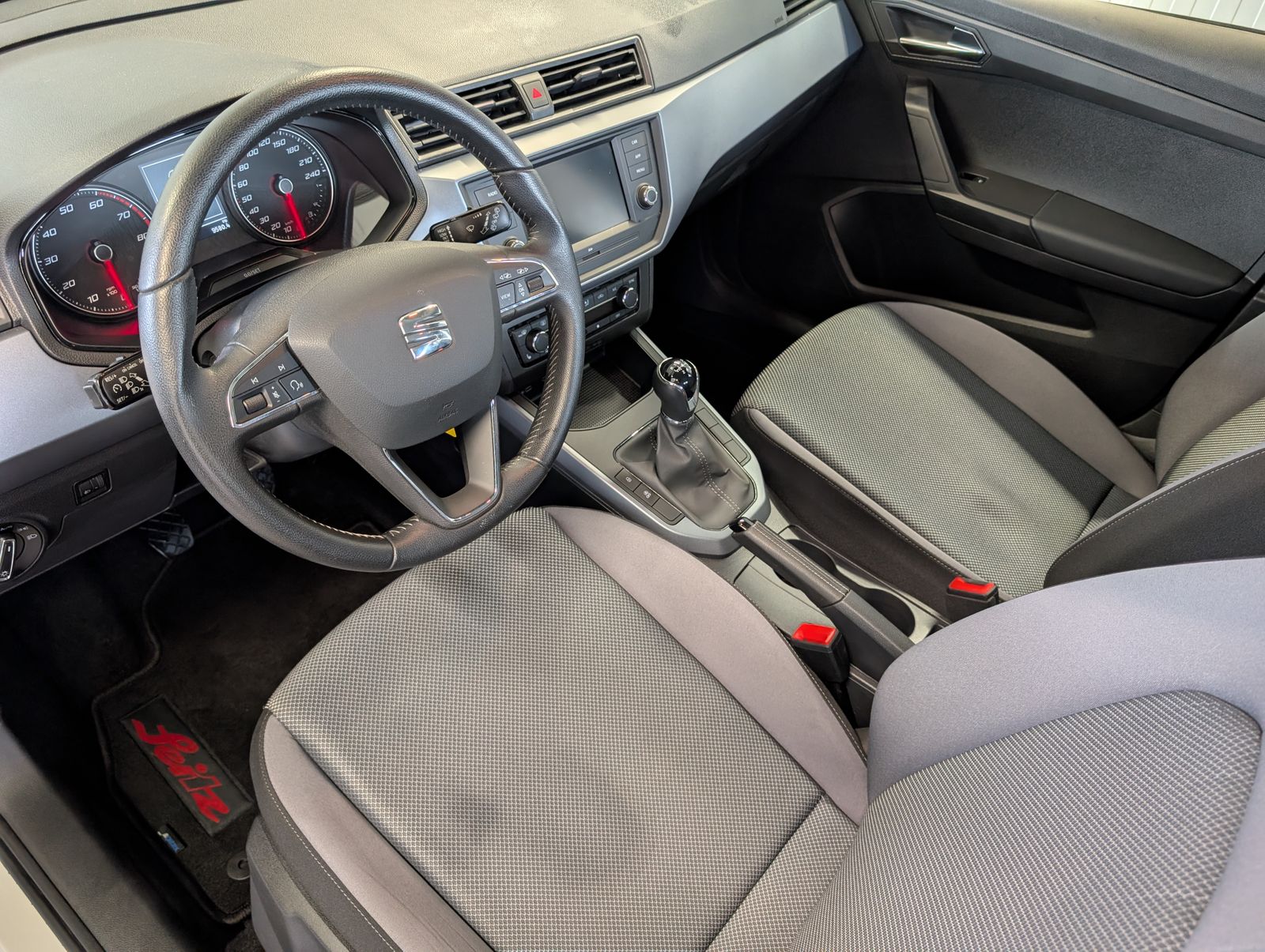 Fahrzeugabbildung SEAT Arona 1.0 TSI Style WINTERPAK FULL LINK PDC KLIMA VLB