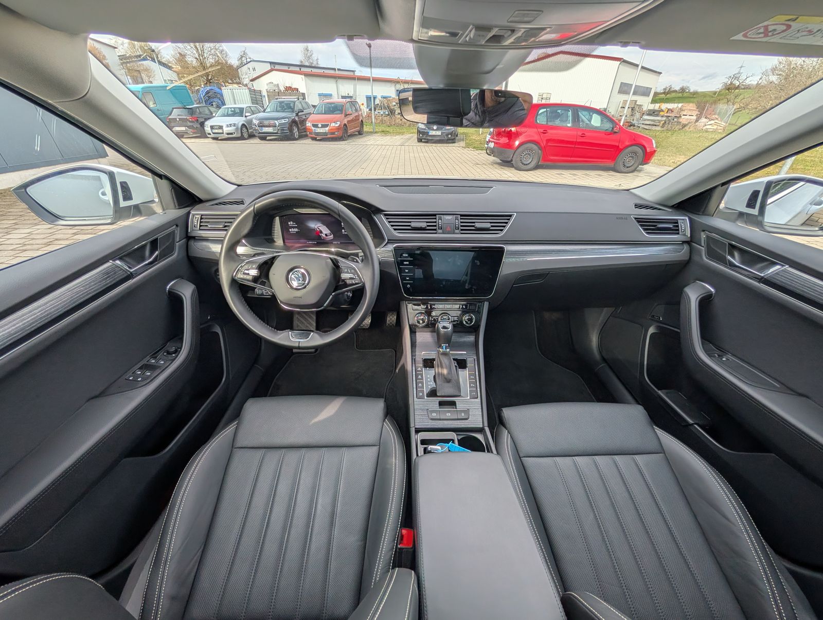 Fahrzeugabbildung SKODA Superb Combi 1.4 TSI DSG Style iV STH PANO NAV CANTON