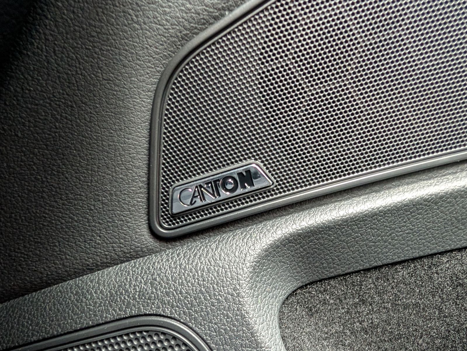 Fahrzeugabbildung SKODA Superb Combi 1.4 TSI DSG Style iV STH PANO NAV CANTON