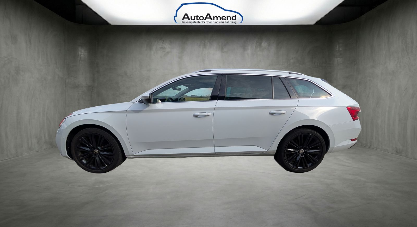 Fahrzeugabbildung SKODA Superb Combi 1.4 TSI DSG Style iV STH PANO NAV CANTON