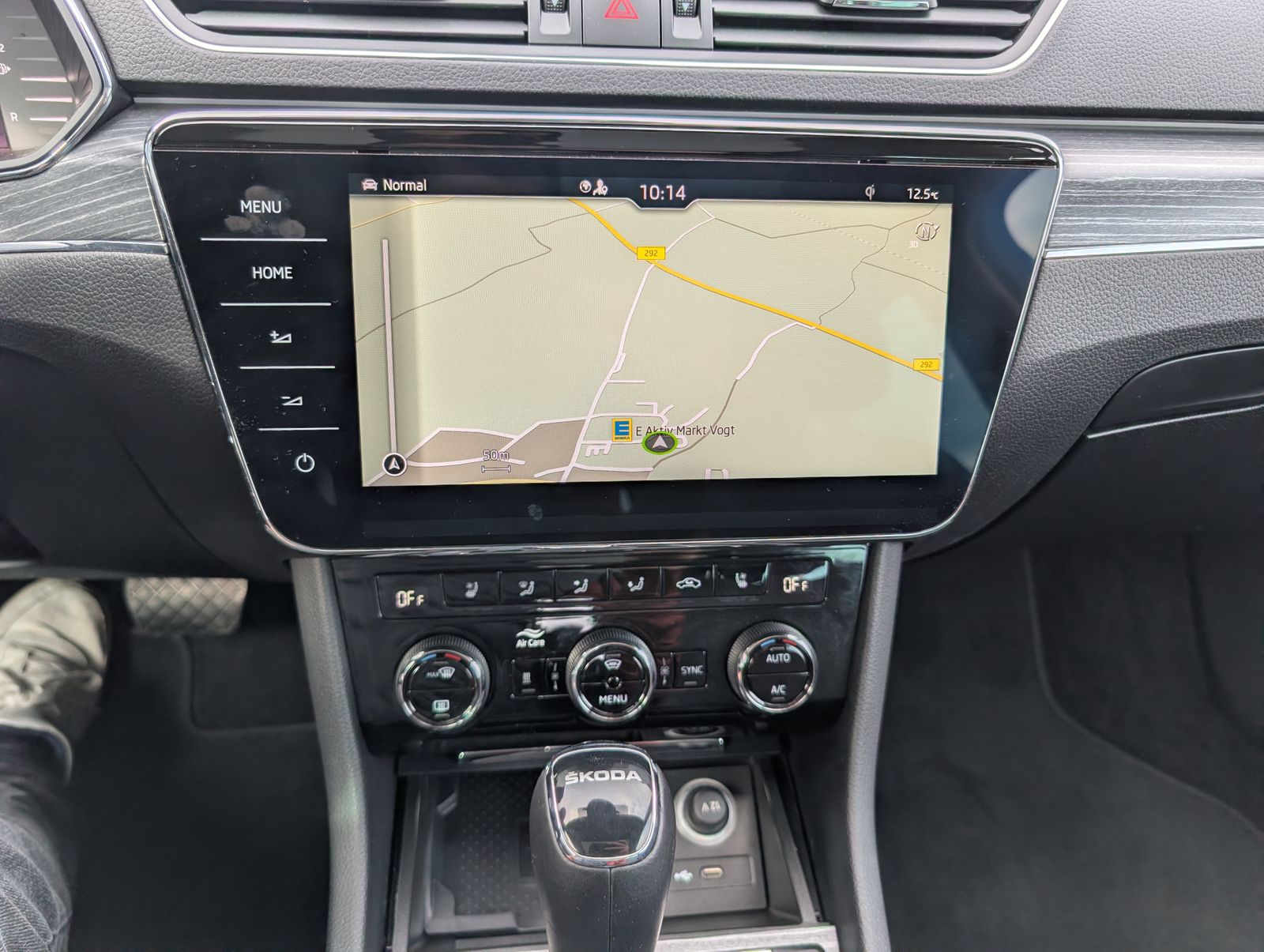 Fahrzeugabbildung SKODA Superb Combi 1.4 TSI DSG Style iV STH PANO NAV CANTON