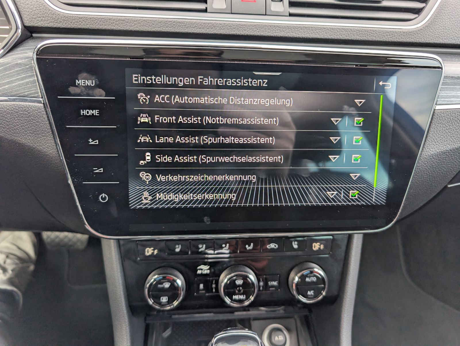 Fahrzeugabbildung SKODA Superb Combi 1.4 TSI DSG Style iV STH PANO NAV CANTON