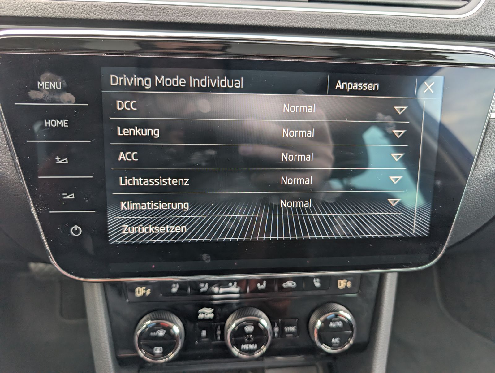 Fahrzeugabbildung SKODA Superb Combi 1.4 TSI DSG Style iV STH PANO NAV CANTON